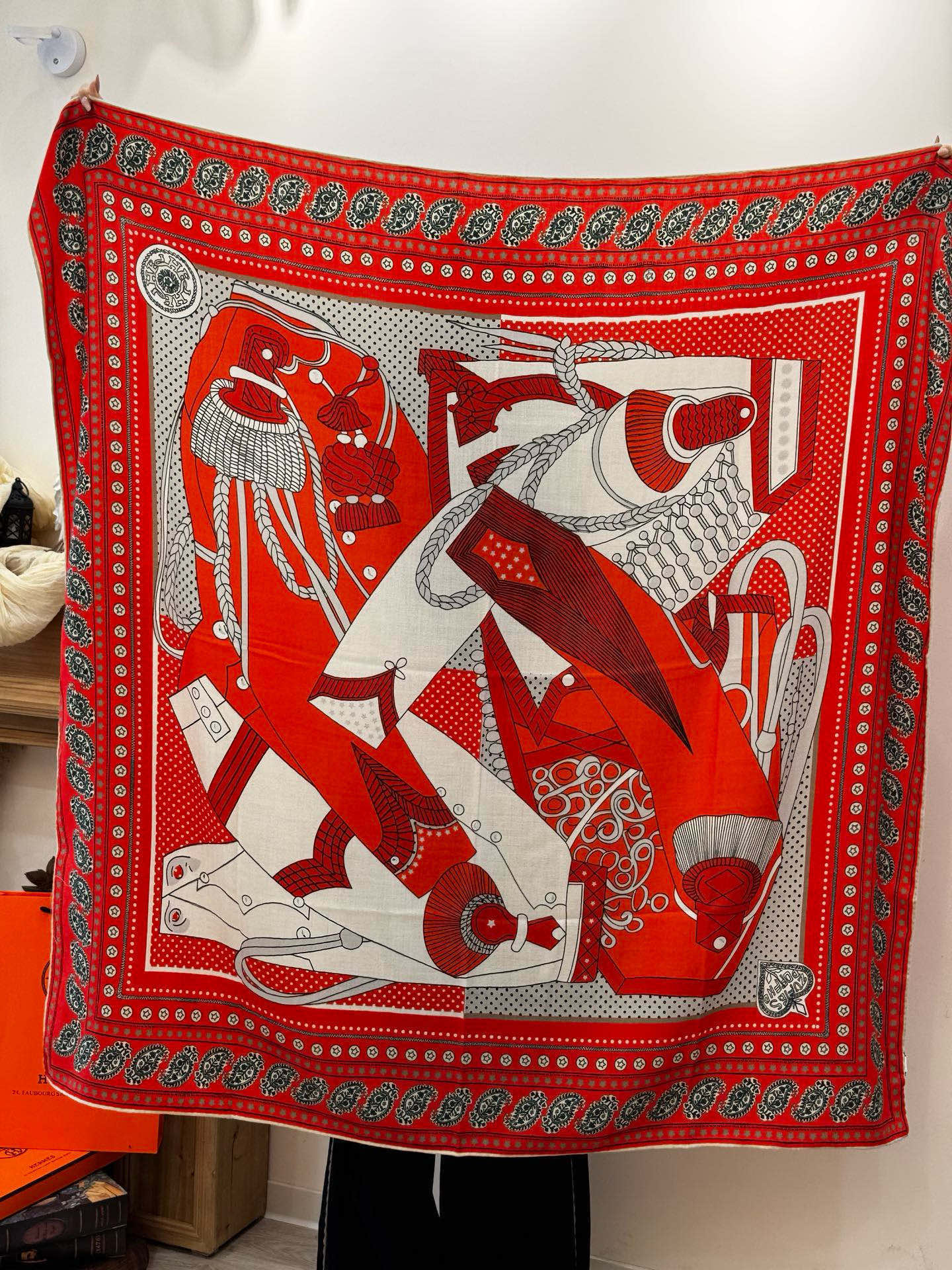 💟羊绒新款🆕👏👏买了都说好看‼️推荐💕爱马仕双面同色羊绒方巾，顶级工艺超值‼️爱马仕专柜爆款🎁💟立体呈现