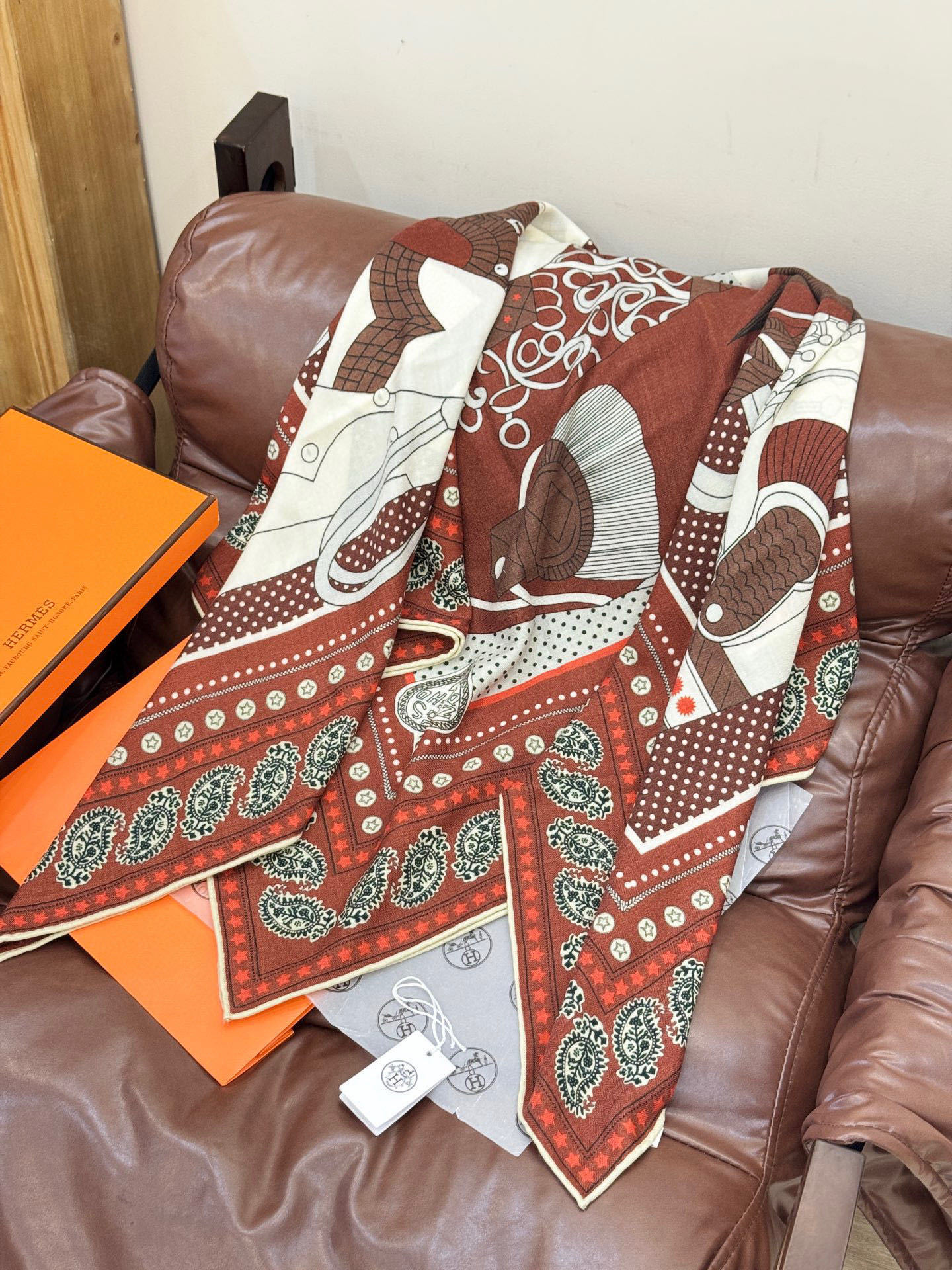 💟羊绒新款🆕👏👏买了都说好看‼️推荐💕爱马仕双面同色羊绒方巾,顶级工艺超值‼️爱马仕专柜爆款🎁💟立体呈现