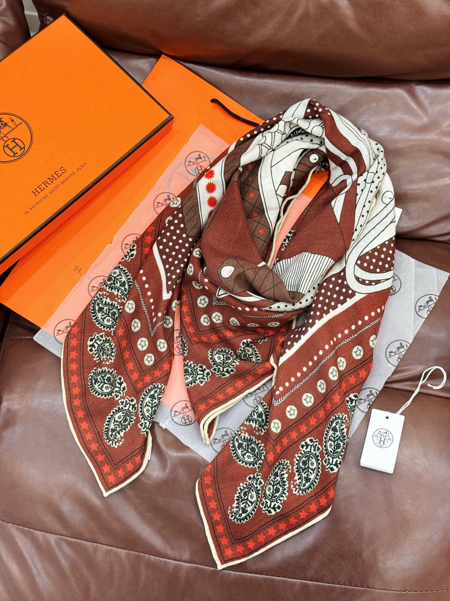 💟羊绒新款🆕👏👏买了都说好看‼️推荐💕爱马仕双面同色羊绒方巾,顶级工艺超值‼️爱马仕专柜爆款🎁💟立体呈现