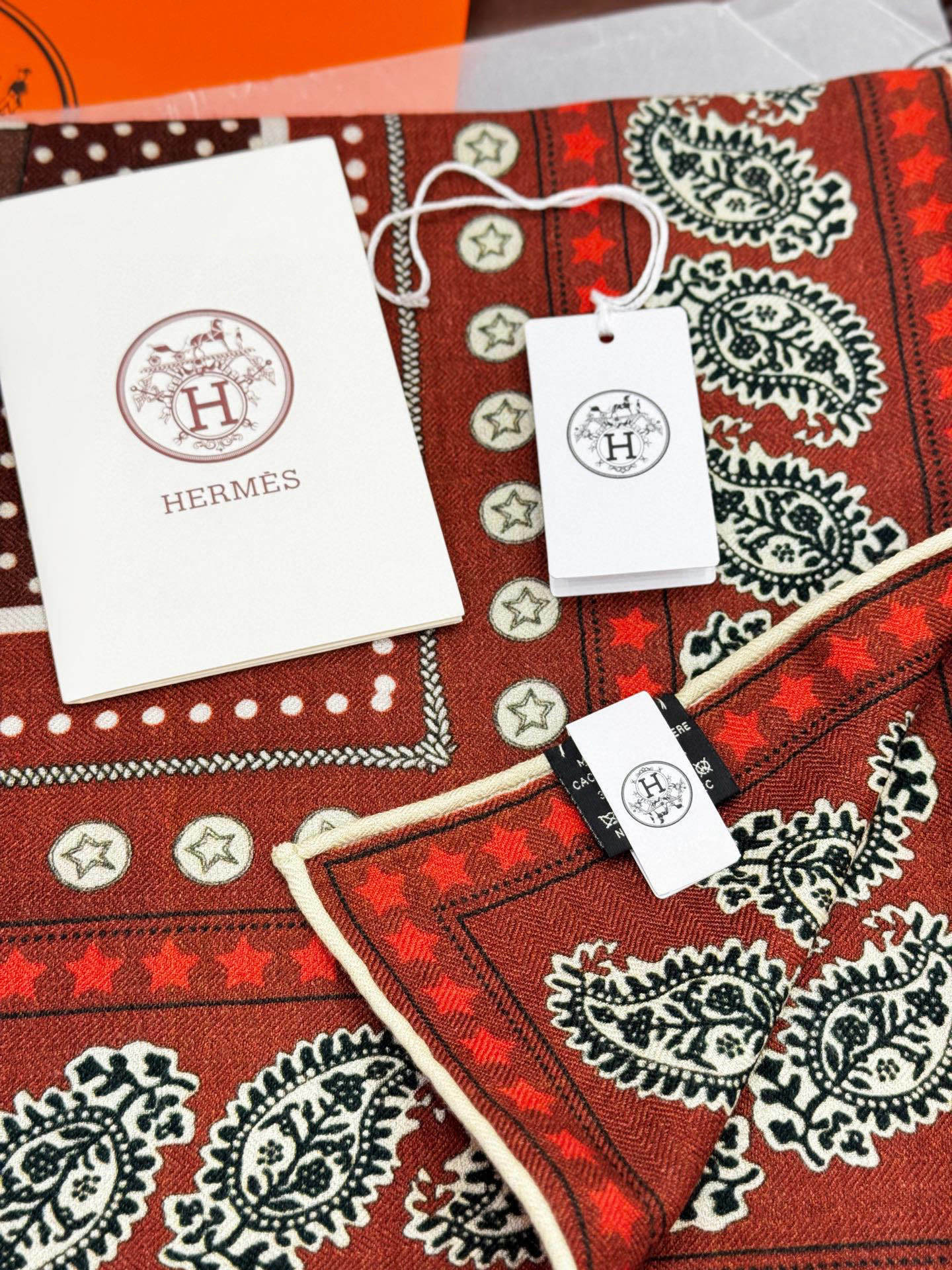 💟羊绒新款🆕👏👏买了都说好看‼️推荐💕爱马仕双面同色羊绒方巾,顶级工艺超值‼️爱马仕专柜爆款🎁💟立体呈现