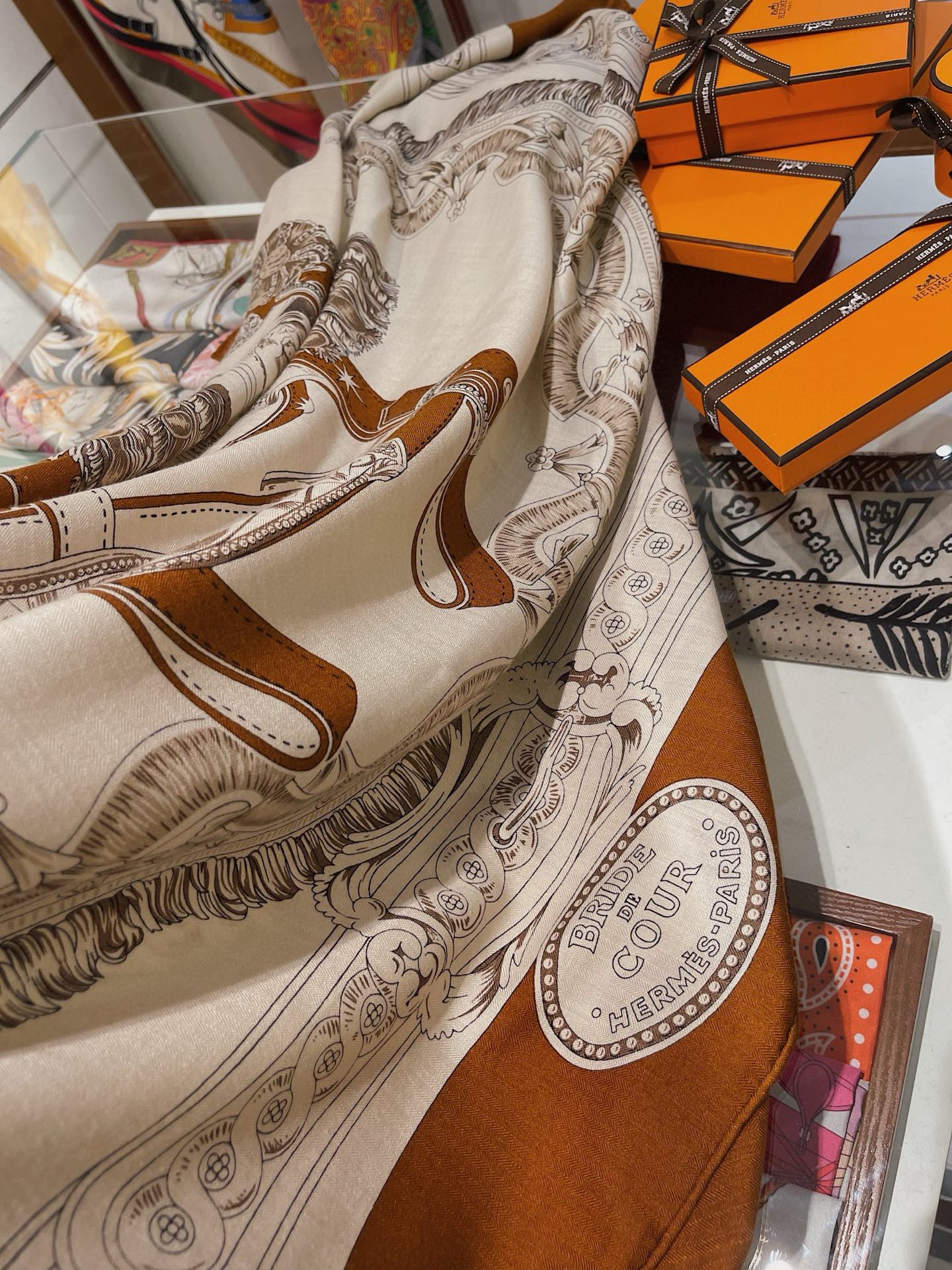 【🍂爱马仕绝绝子神级配色！！金棕本棕🌰太香了！！！】 Hermes秋冬款最新款披肩，好看死了！！！秒爱终