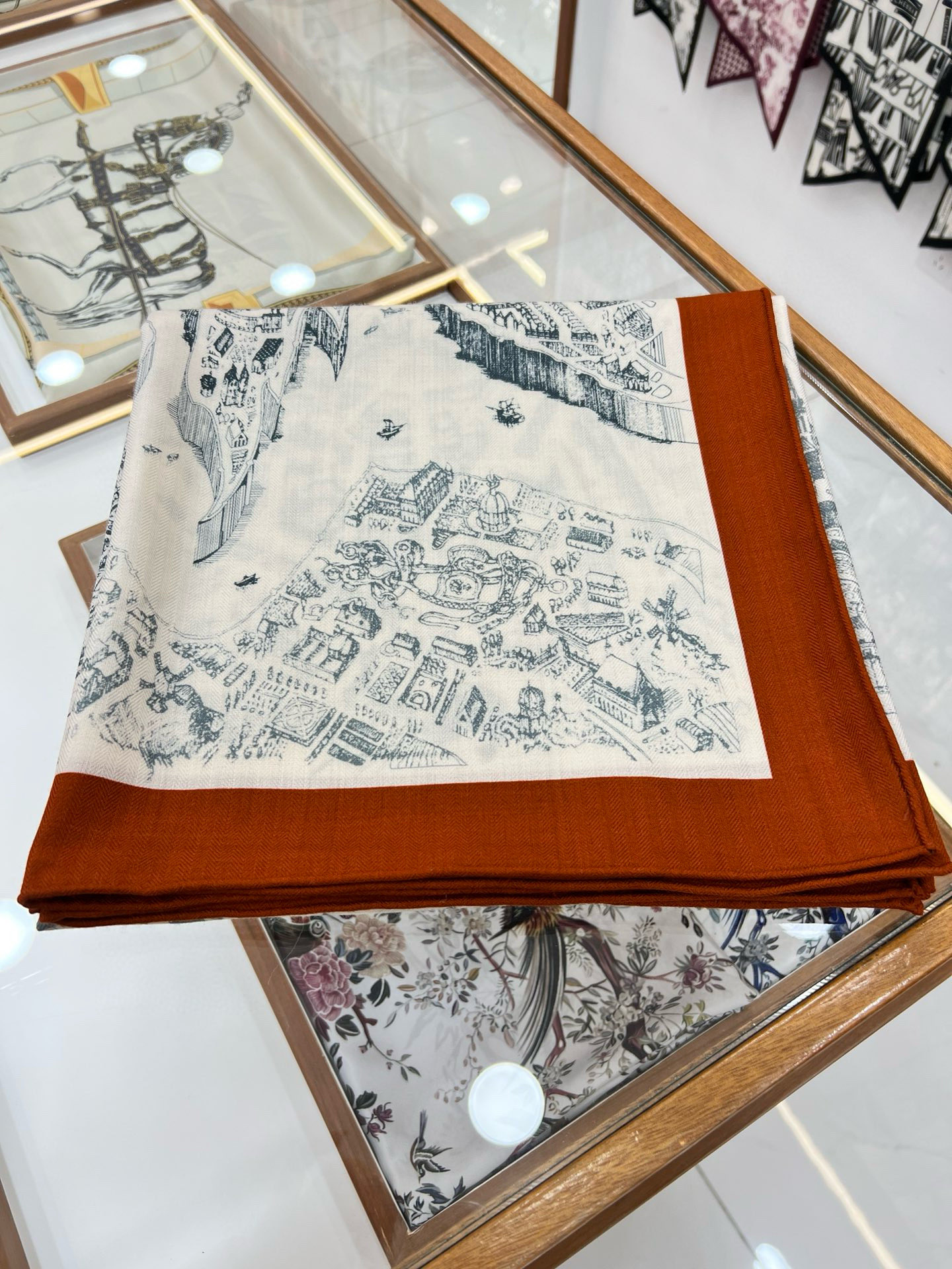 【140顶级丝羊绒双面同色披肩『骏马之城』！！超级气质！！】不仅美有其表，更有好品质与好细节的出彩内质！