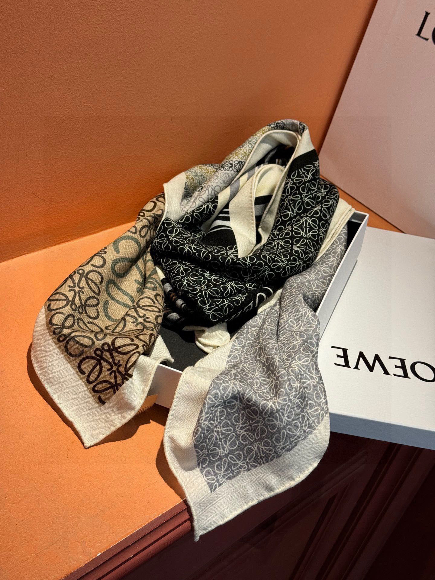 高定版 【上新❤️ Loewe罗意威专柜新款，高级又不撞款的好东西！！！】能力范围能带给大家最好的品质，