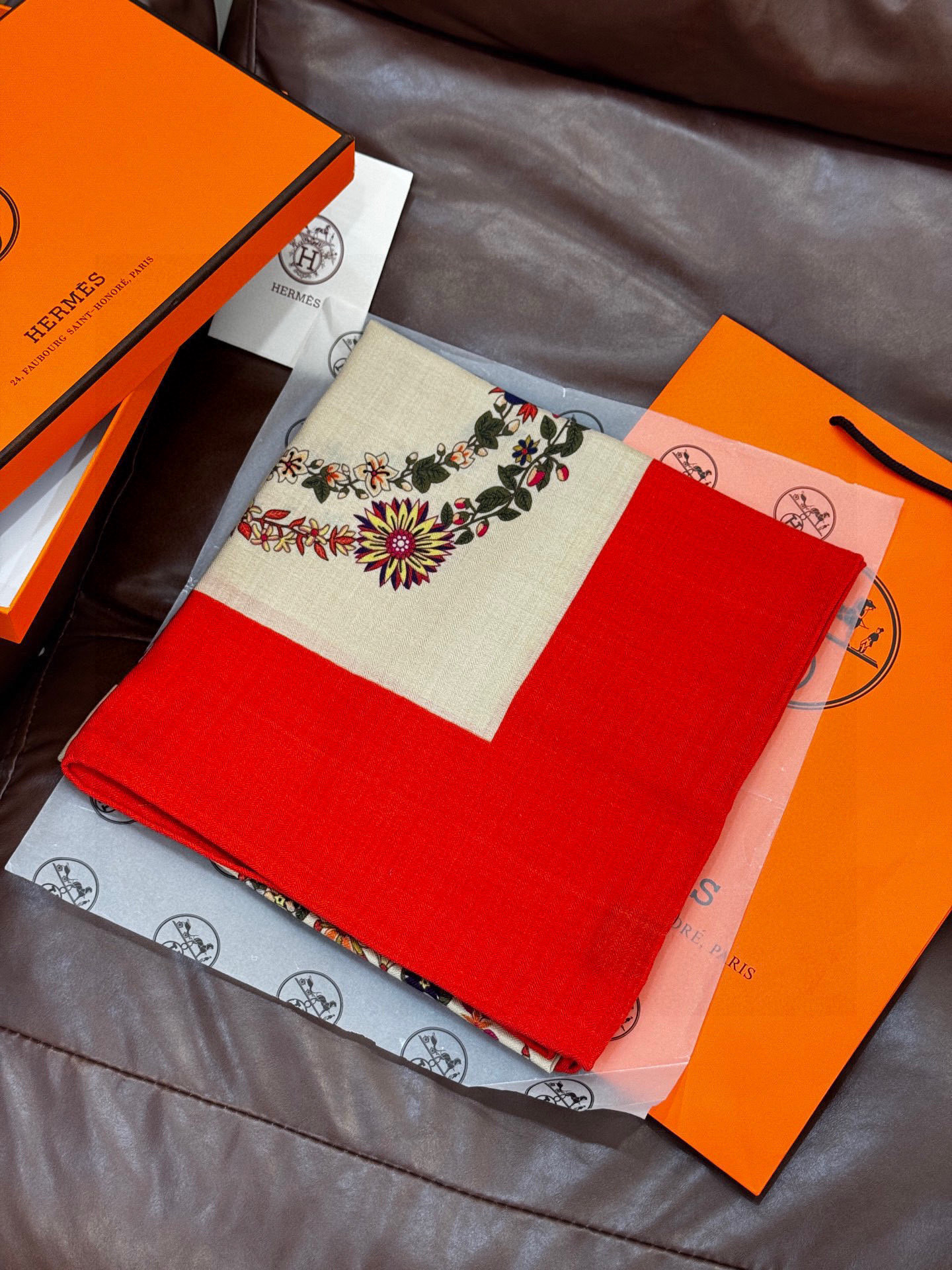 “华丽的缰辔花卉版”140丝绒方巾【140顶级丝绒双面同色披肩】手工卷边丝毛方巾（30%真丝70%羊绒）