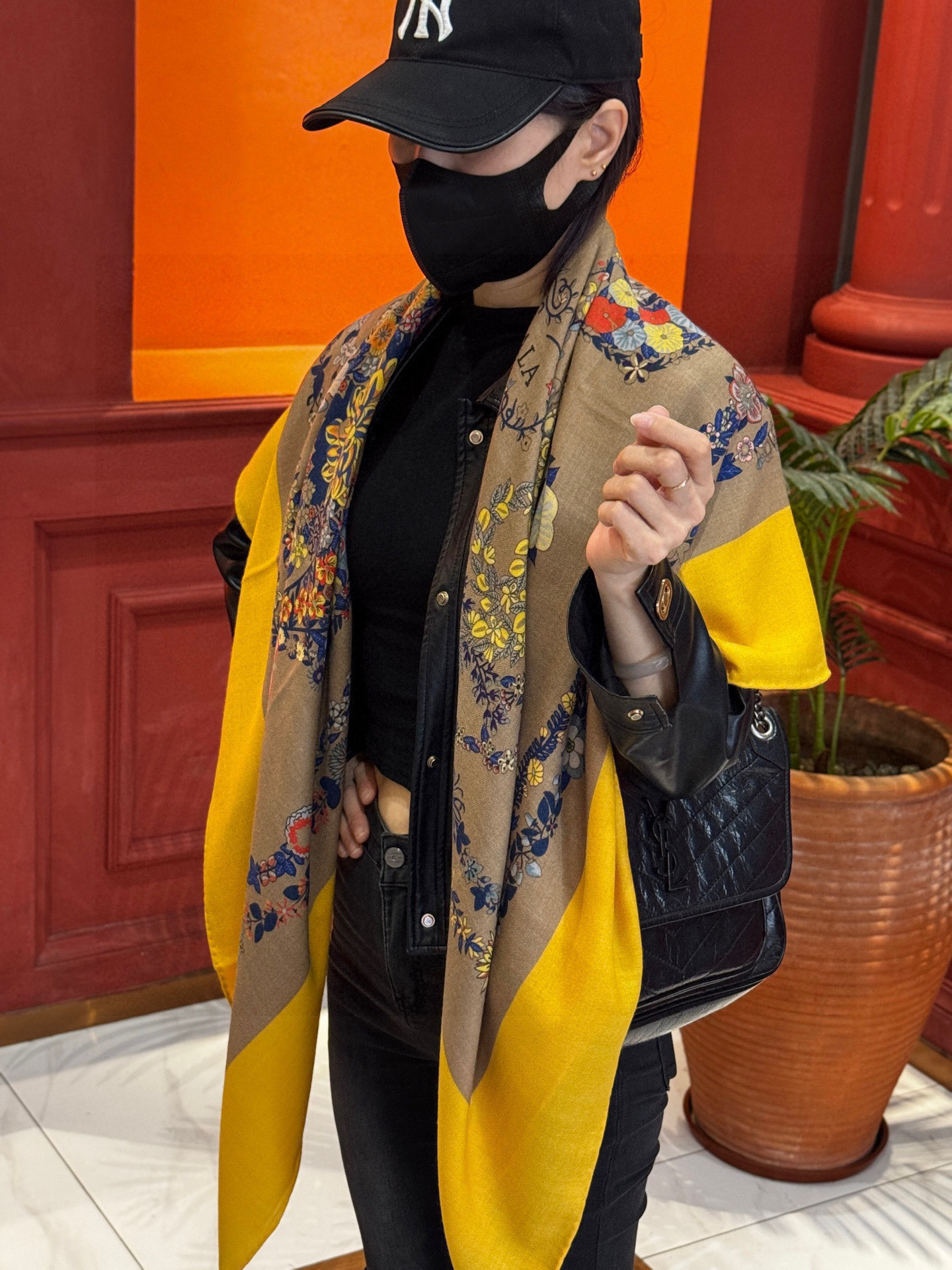 “华丽的缰辔花卉版”140丝绒方巾【140顶级丝绒双面同色披肩】手工卷边丝毛方巾（30%真丝70%羊绒）