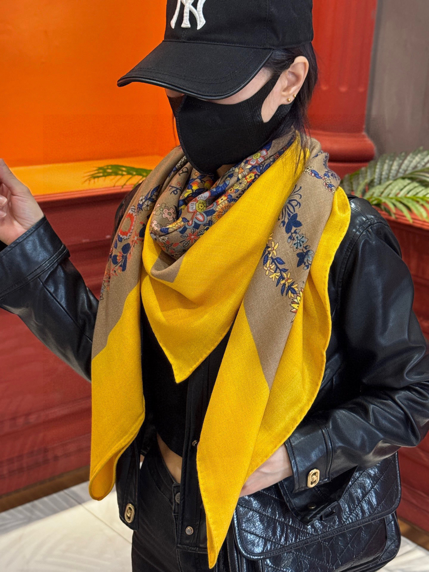 “华丽的缰辔花卉版”140丝绒方巾【140顶级丝绒双面同色披肩】手工卷边丝毛方巾（30%真丝70%羊绒）