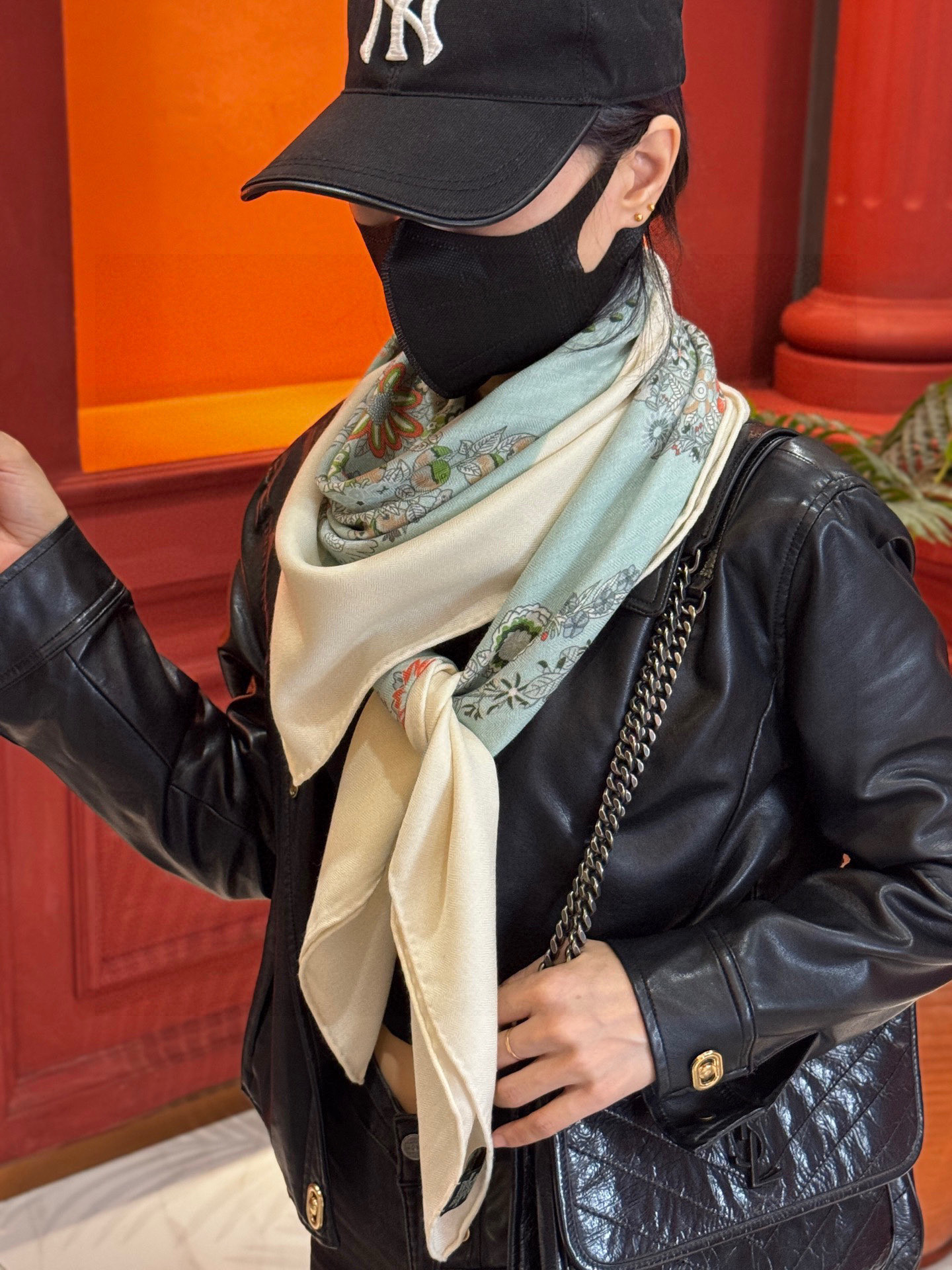 “华丽的缰辔花卉版”140丝绒方巾【140顶级丝绒双面同色披肩】手工卷边丝毛方巾（30%真丝70%羊绒）