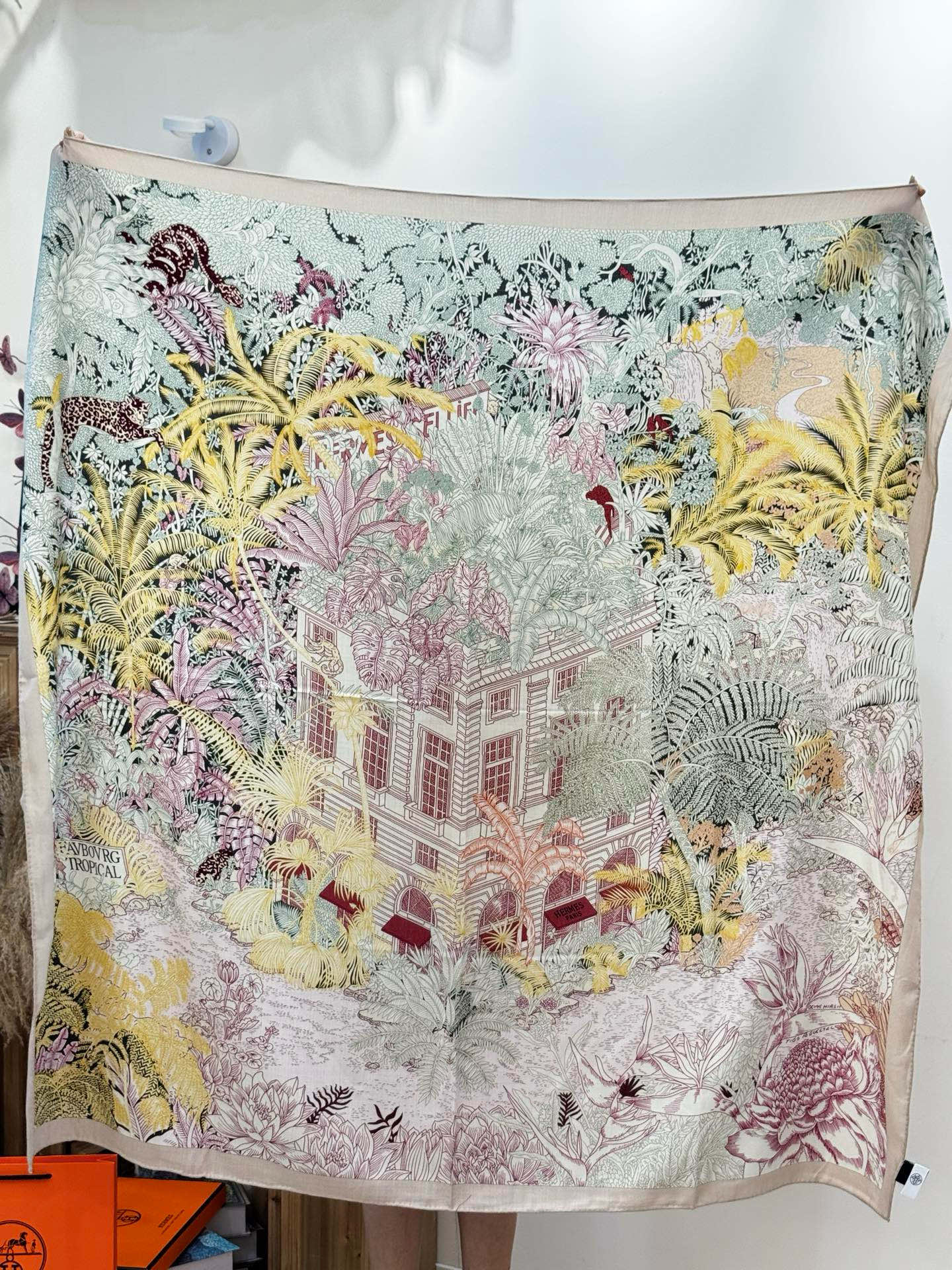 重磅推荐的140顶级丝绒双面异色披肩《回归自然》 披肩尺寸：140*140方巾 70%羊绒30%真丝这张