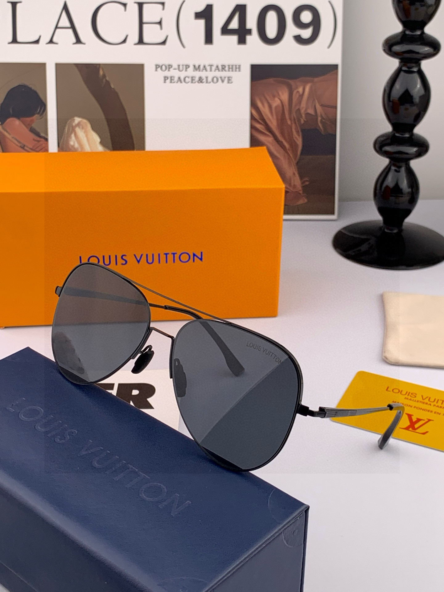 LV 男款炫彩飞行员偏光太阳镜 ❤️材质：高清尼龙加厚卡槽高清偏光镜片 🌹无边框镜架💕颜👍型号：L589