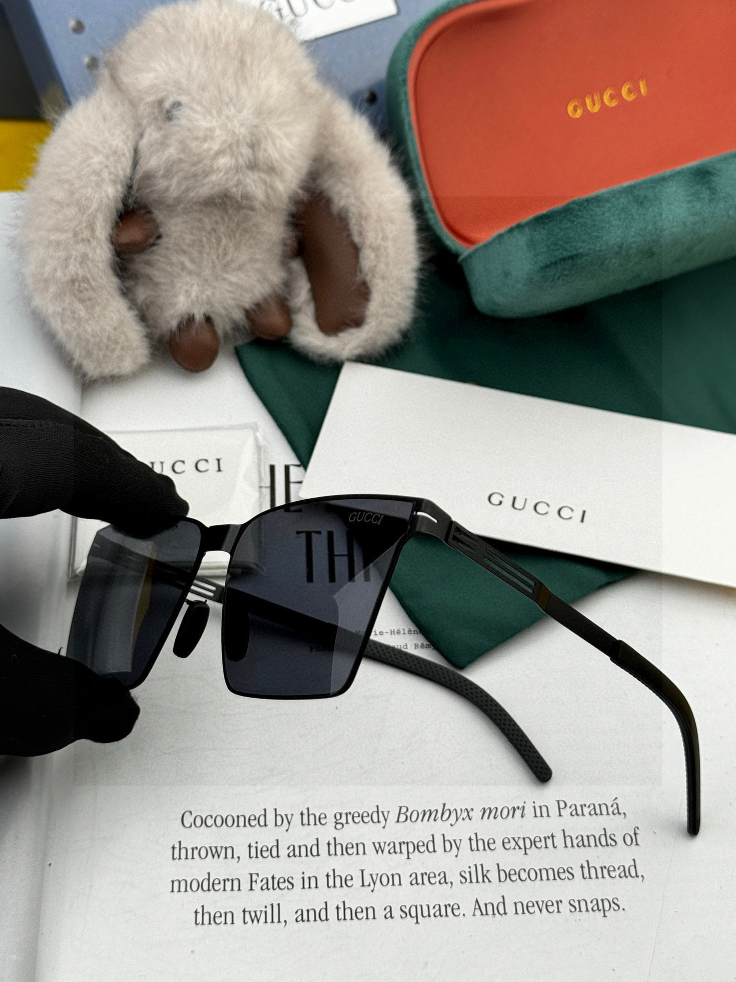 GUCC* 2025 新款男女情侣款太阳iP电镀永不褪色 卖点：超轻超有弹性整幅眼镜无螺丝重要的是压不坏