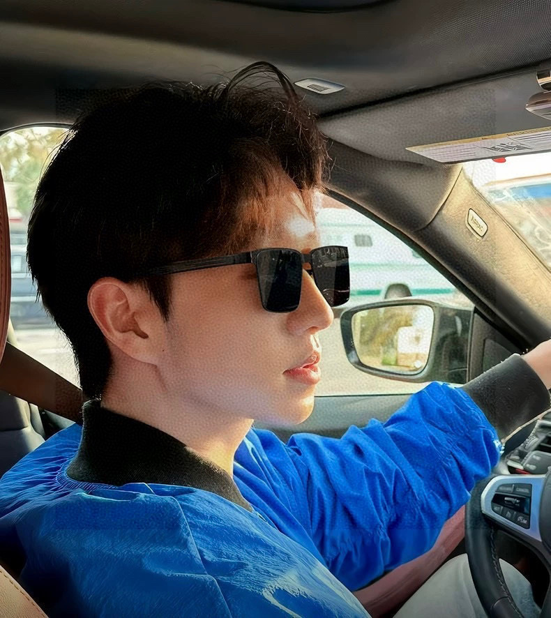 GUCC* 2025 新款男女情侣款太阳iP电镀永不褪色 卖点：超轻超有弹性整幅眼镜无螺丝重要的是压不坏