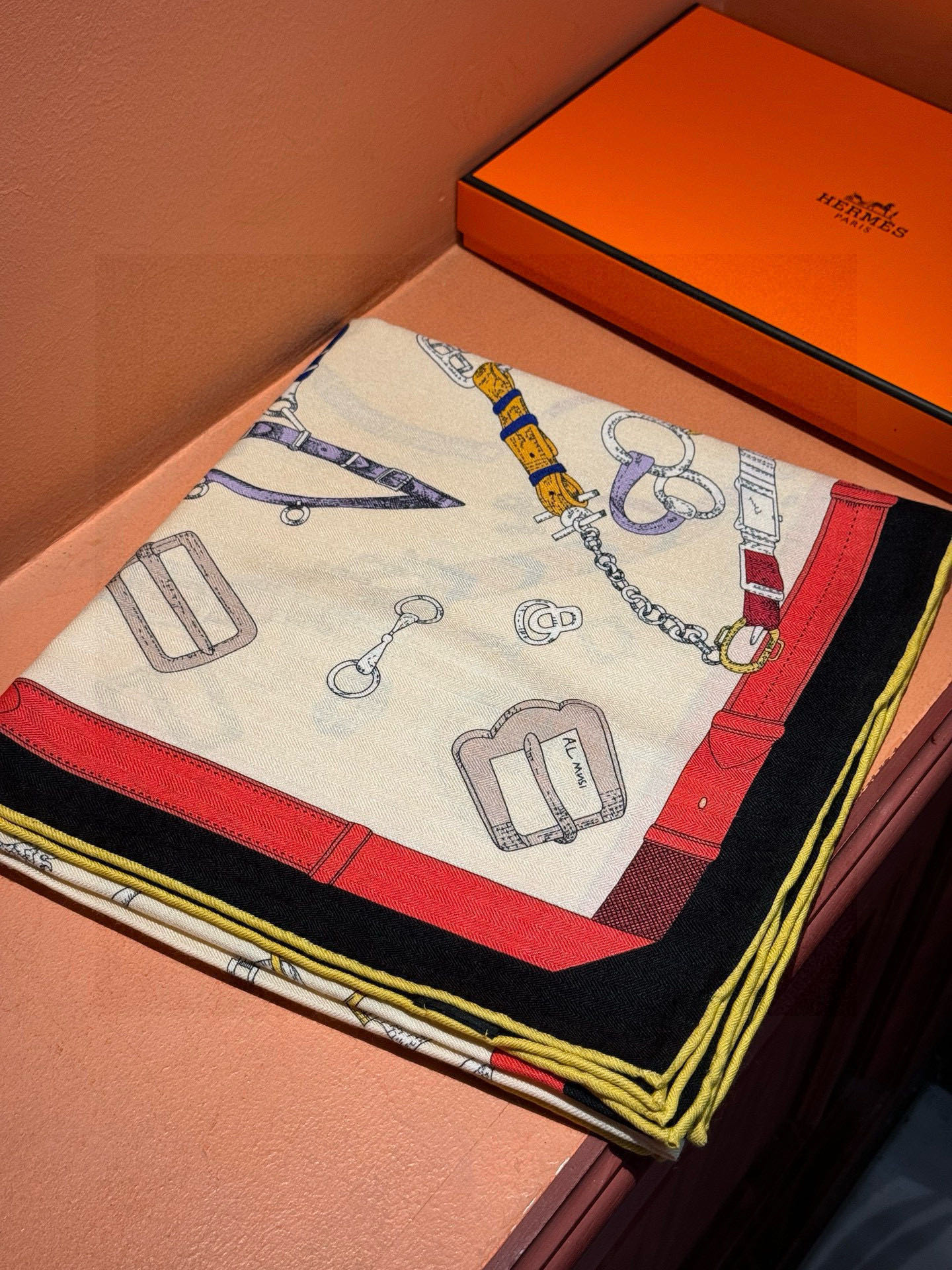 羊绒新款🆕👏👏买了都说好看‼️推荐💕爱马仕双面同色羊绒方巾【跃动的马儿双面同色140】，顶级工艺超值‼️