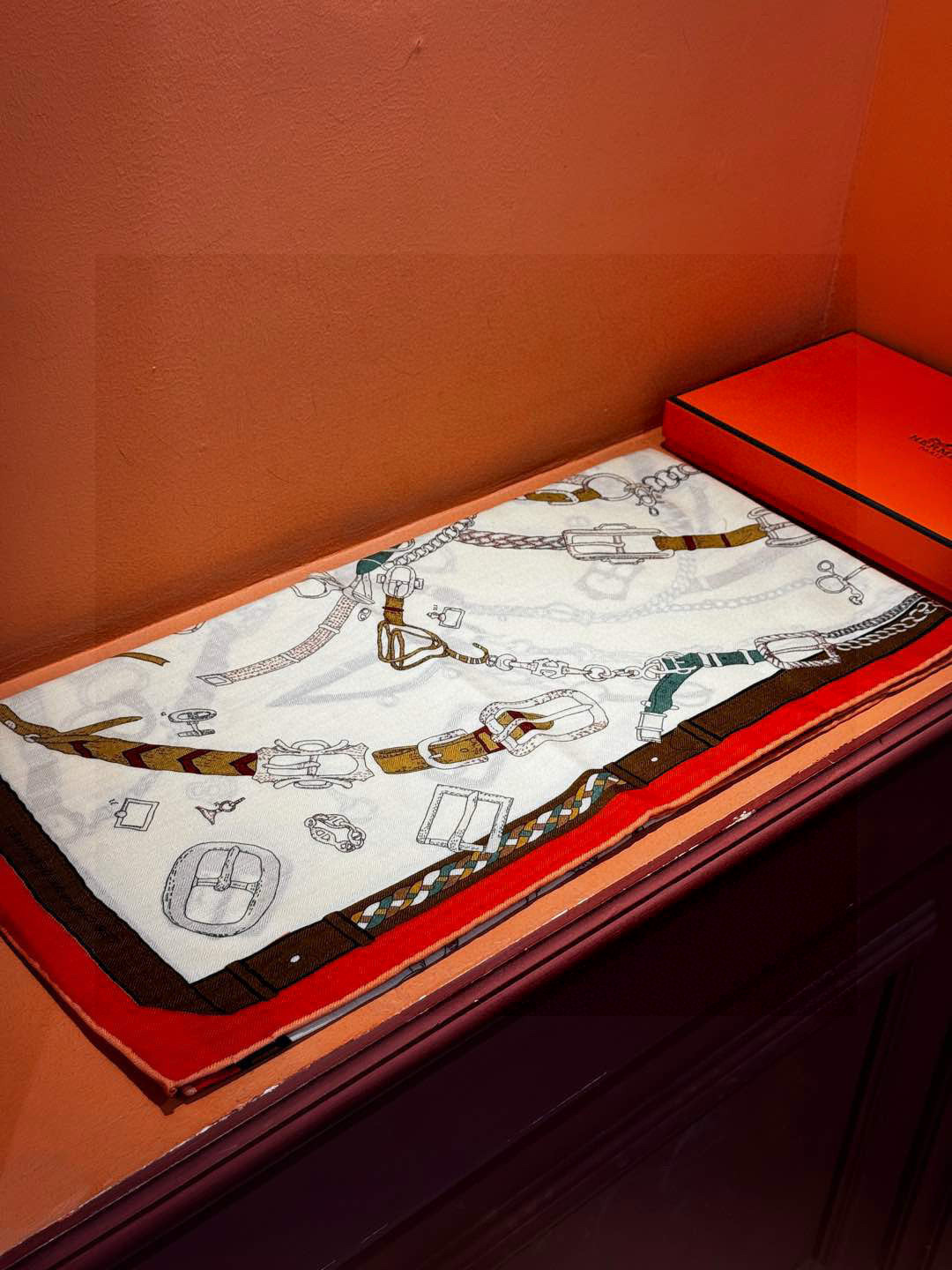 羊绒新款🆕👏👏买了都说好看‼️推荐💕爱马仕双面同色羊绒方巾【跃动的马儿双面同色140】，顶级工艺超值‼️