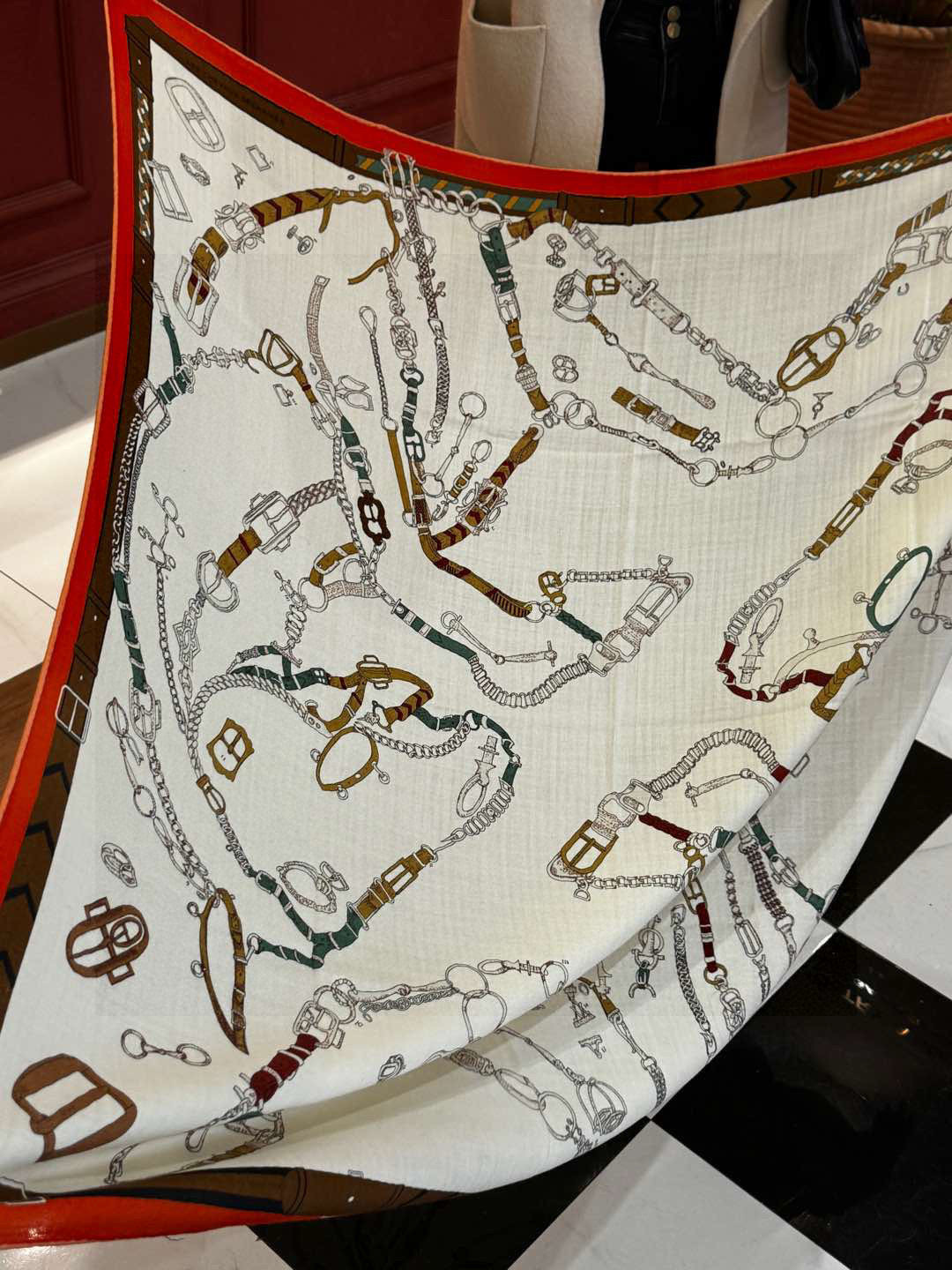 羊绒新款🆕👏👏买了都说好看‼️推荐💕爱马仕双面同色羊绒方巾【跃动的马儿双面同色140】，顶级工艺超值‼️