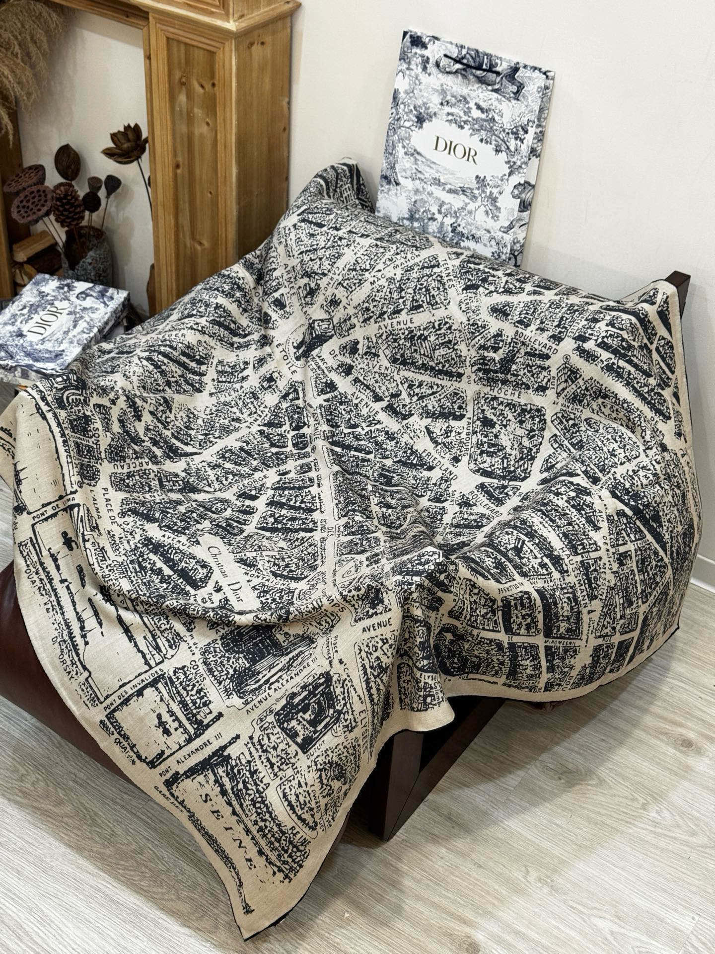 Dior ❤【️巴黎地图】140*140双面同色丝绒方巾🉐️LAN DE 价🉐️ARIS 巴黎地图这款方