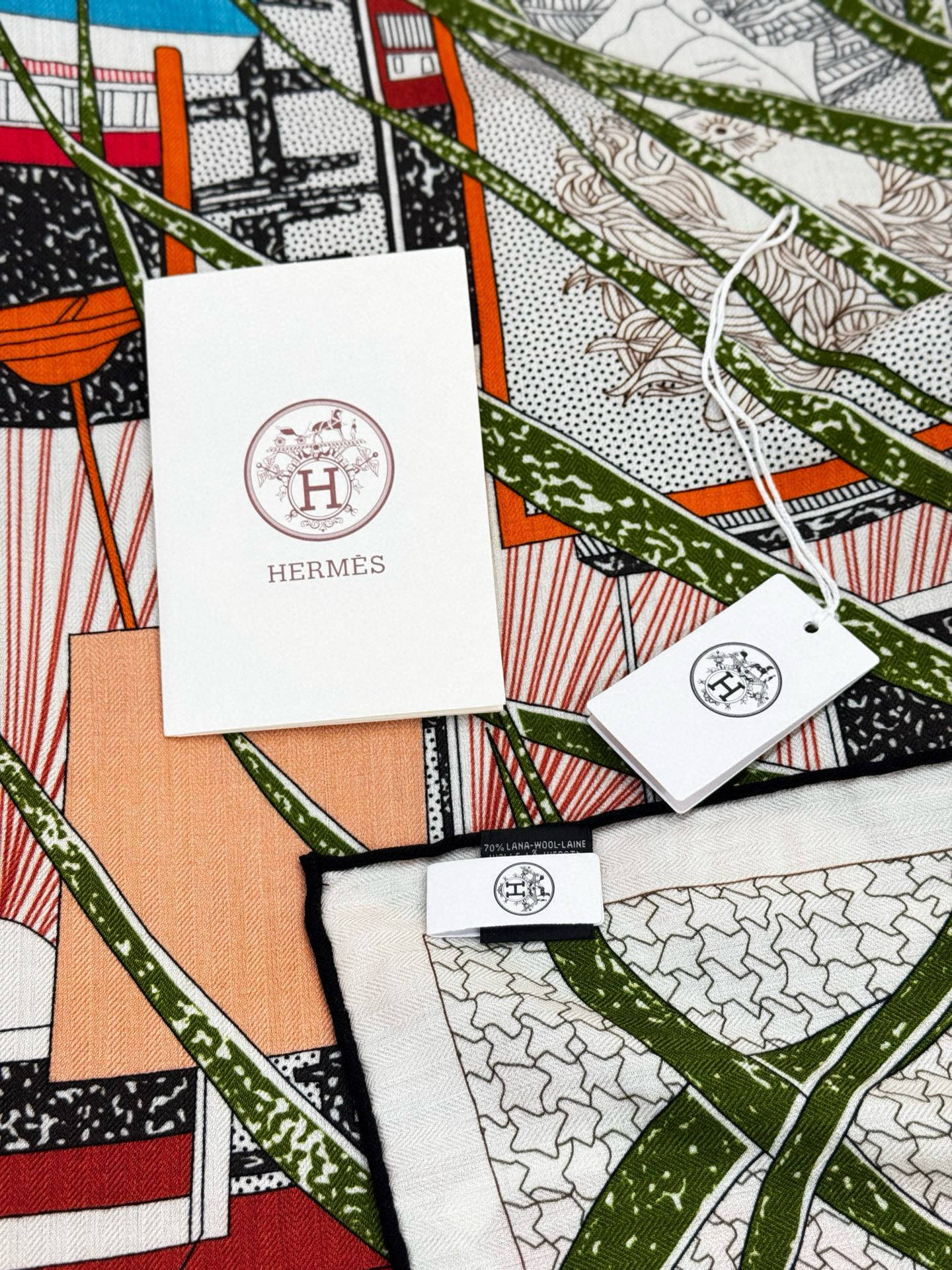 💟2025年秋冬抢先 上新💞【双面同色丝绒方巾】手工卷边山羊绒和真丝混纺披肩（70%羊绒，30%桑蚕丝）