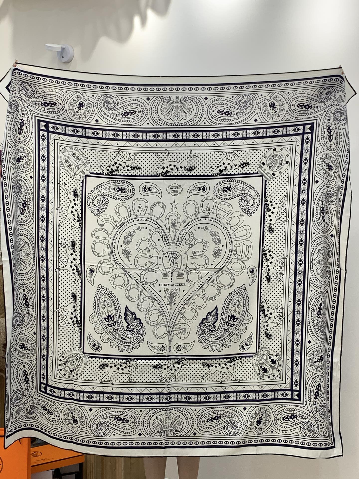 ✨✨【双面同色 丝毛款】H家羊绒新款 买了都说好看‼️推荐💕【爱心骏马 140】羊绒方巾‼️H家ZG爆款