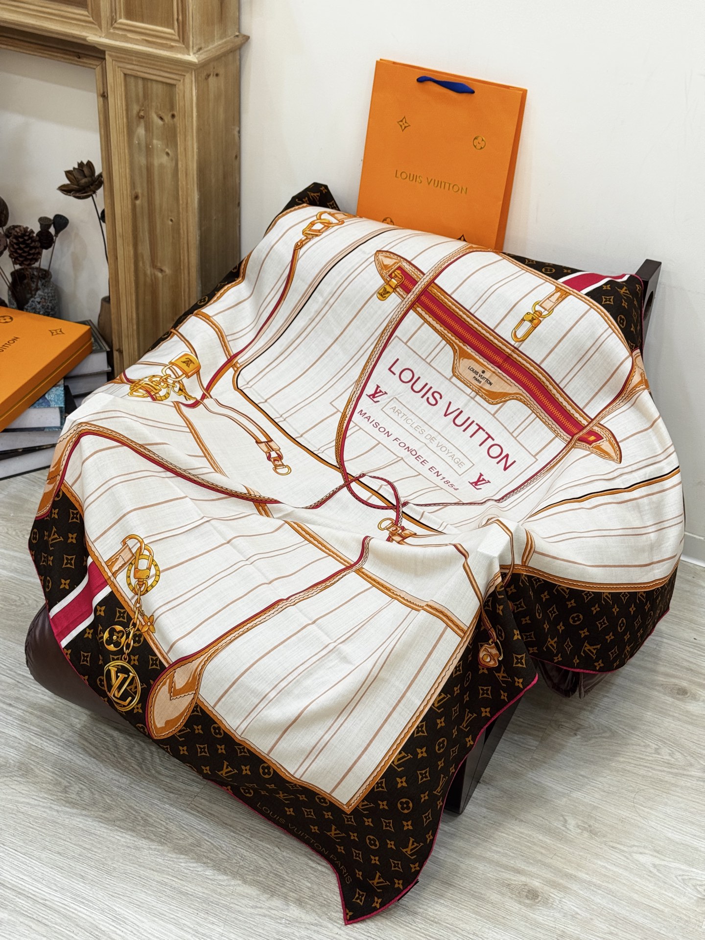 MY NEVERFULL 140丝绒方巾【140顶级丝绒双面同色】My Neverfull 丝绒方巾回溯