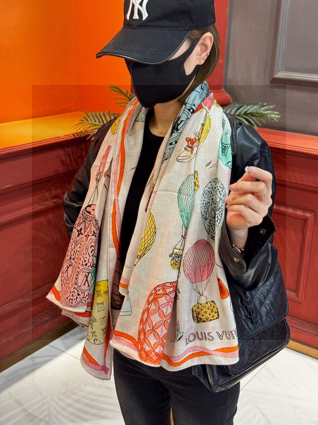 ❄【双面同色】原单Lv140cm丝绒方巾，《热气球》，本款方巾全新加入 U价🉐️ and Away 系列