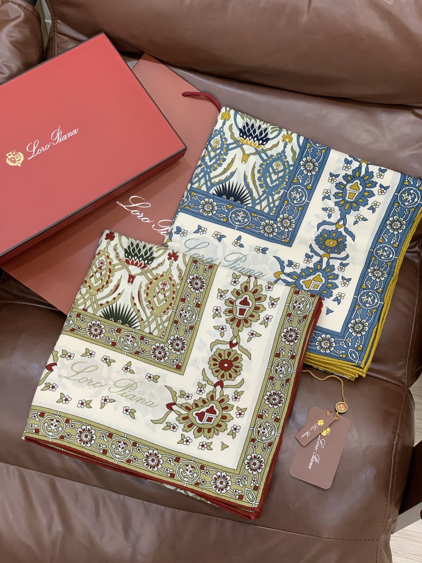 💟2025年 ETRo 秋冬抢先 上新💞【双面同色丝毛方巾】手工卷边山羊绒和真丝混纺披肩（70%山羊绒，