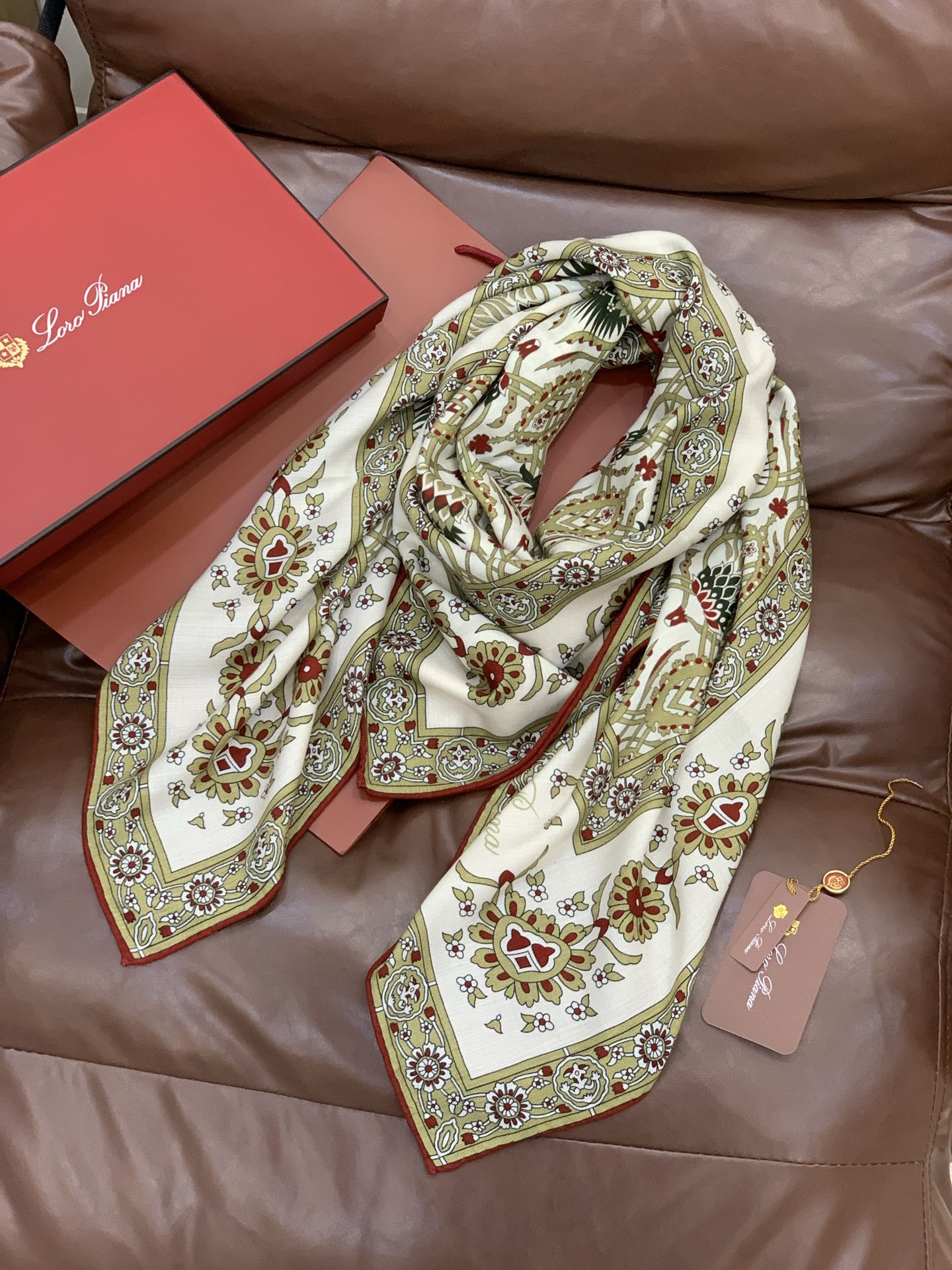 💟2025年 ETRo 秋冬抢先 上新💞【双面同色丝毛方巾】手工卷边山羊绒和真丝混纺披肩（70%山羊绒，