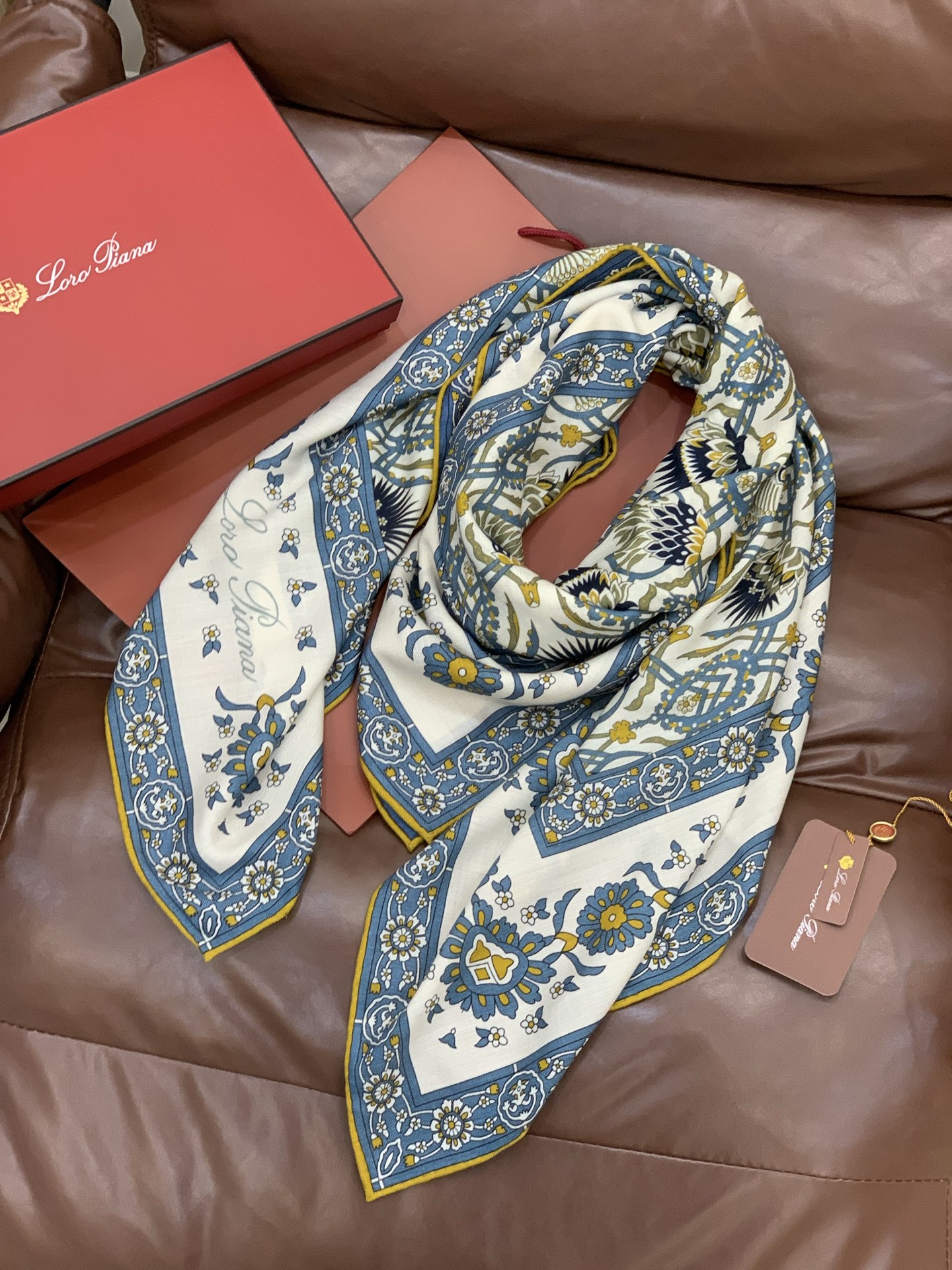 💟2025年 ETRo 秋冬抢先 上新💞【双面同色丝毛方巾】手工卷边山羊绒和真丝混纺披肩（70%山羊绒，