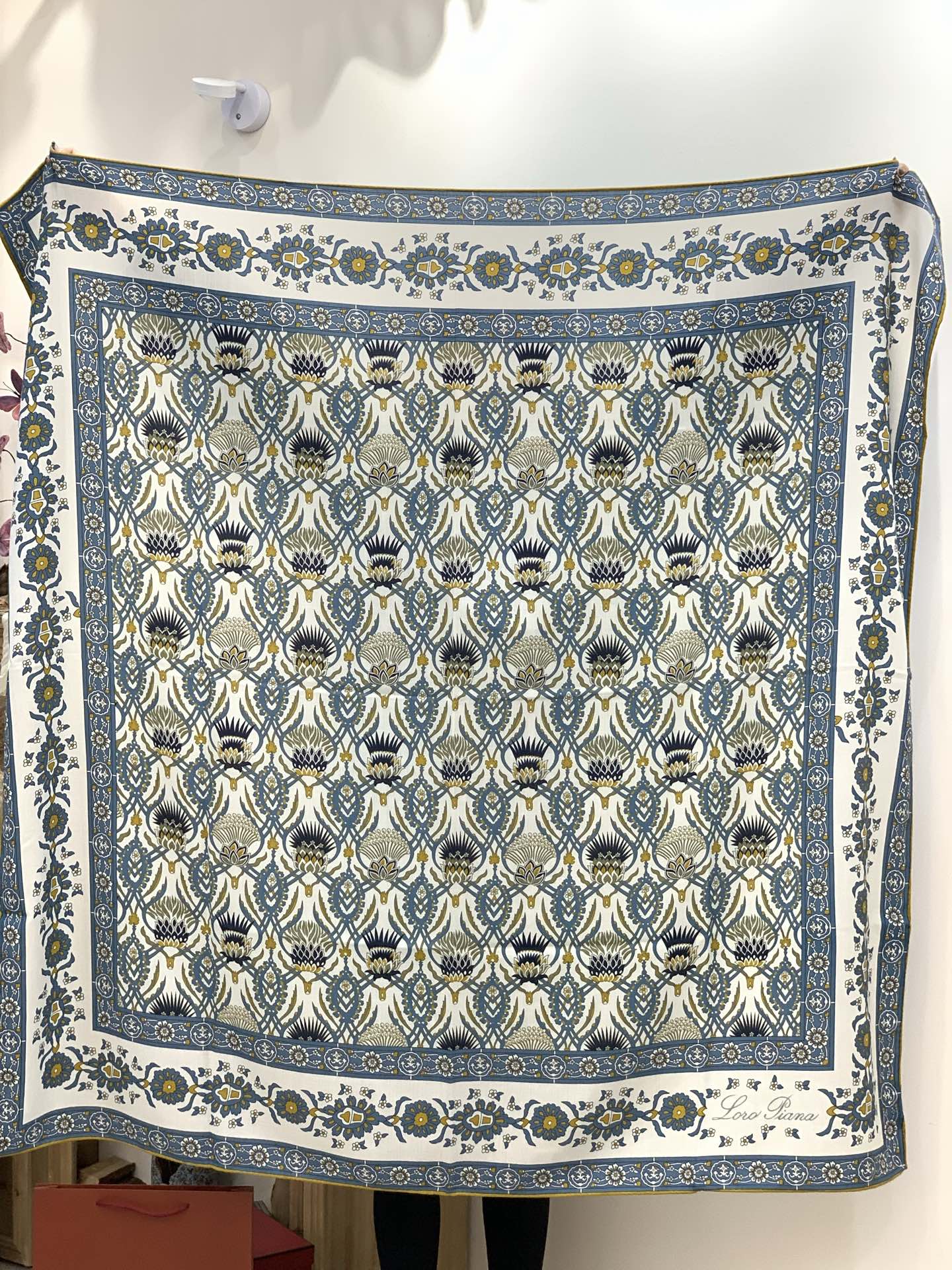 💟2025年 ETRo 秋冬抢先 上新💞【双面同色丝毛方巾】手工卷边山羊绒和真丝混纺披肩（70%山羊绒，