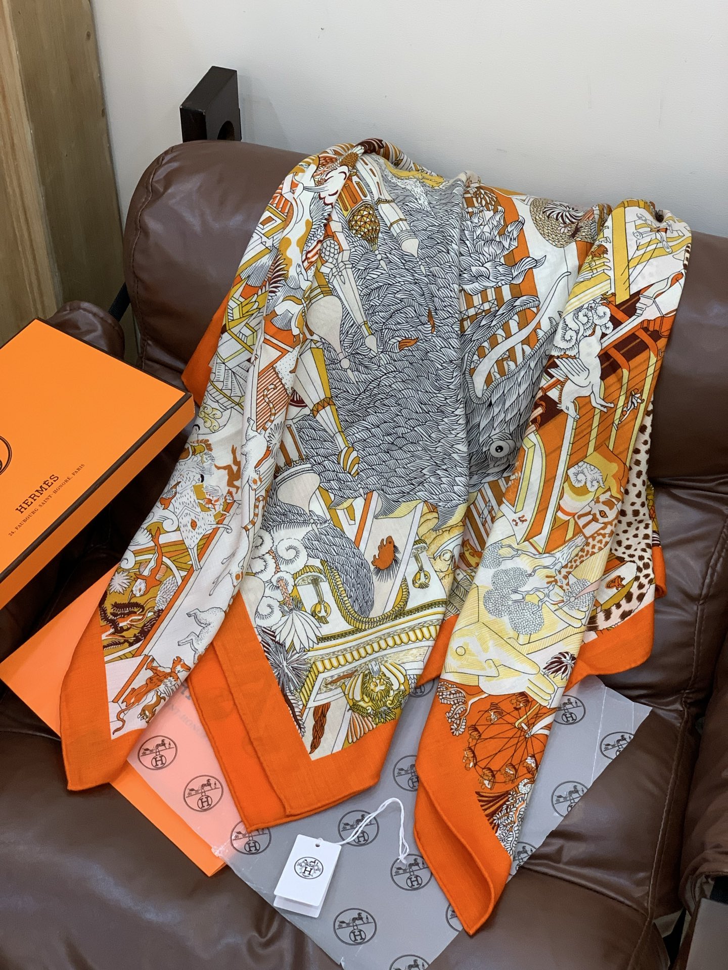 羊绒新款🆕👏👏买了都说好看‼️推荐💕爱马仕双面同色羊绒方巾【动物之城双面同色140】，顶级工艺超值‼️爱