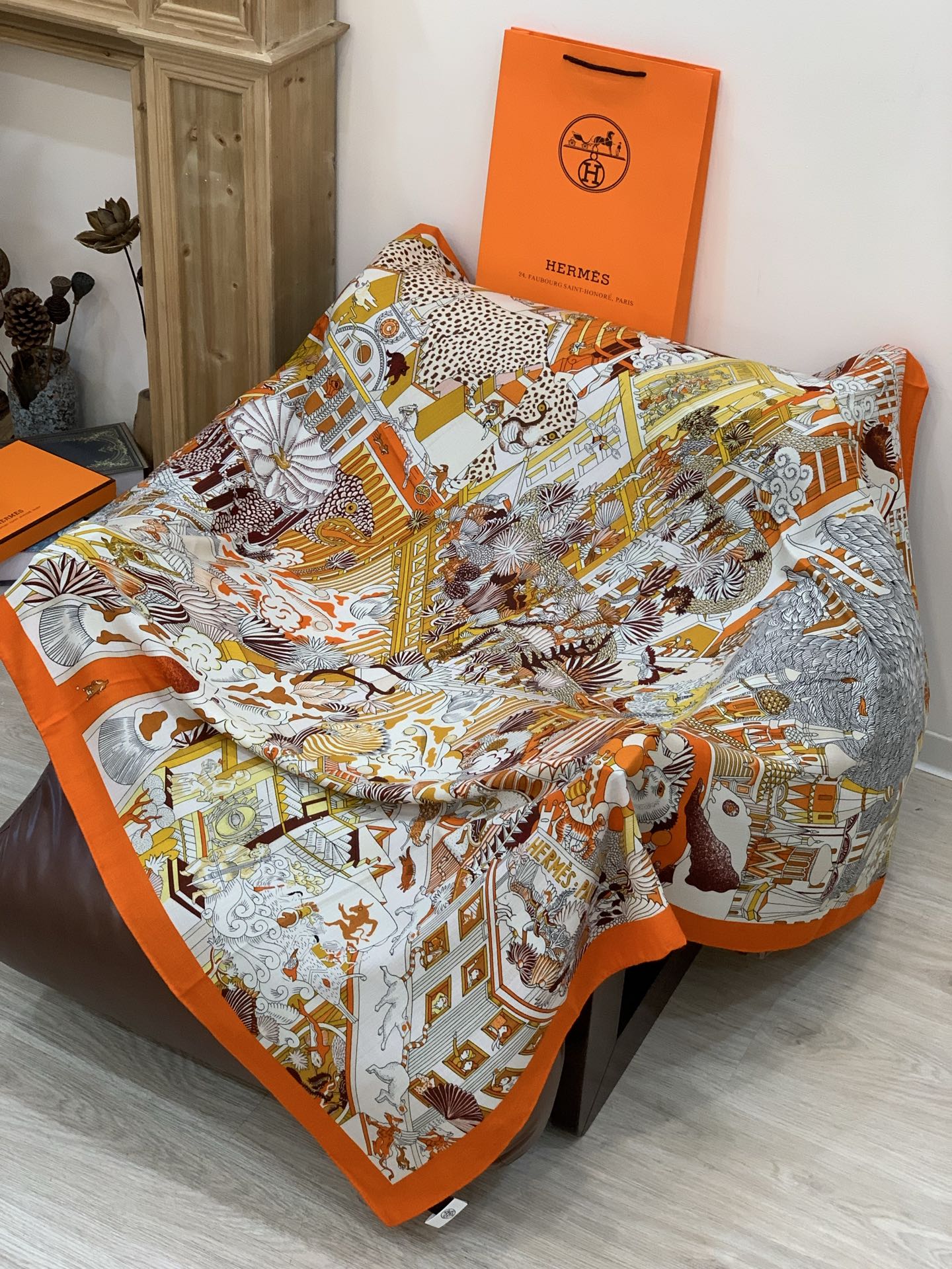 羊绒新款🆕👏👏买了都说好看‼️推荐💕爱马仕双面同色羊绒方巾【动物之城双面同色140】，顶级工艺超值‼️爱