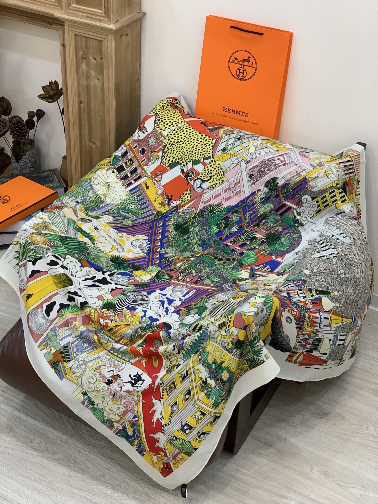 羊绒新款🆕👏👏买了都说好看‼️推荐💕爱马仕双面同色羊绒方巾【动物之城双面同色140】，顶级工艺超值‼️爱