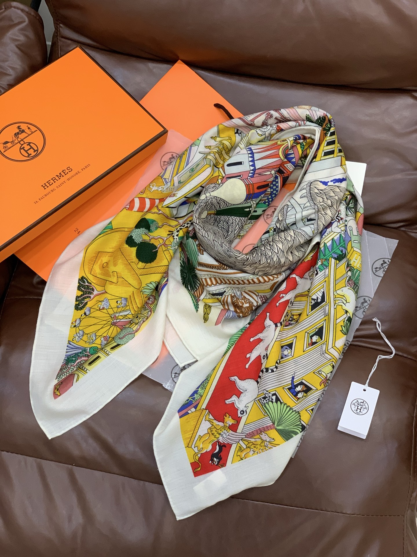 羊绒新款🆕👏👏买了都说好看‼️推荐💕爱马仕双面同色羊绒方巾【动物之城双面同色140】，顶级工艺超值‼️爱