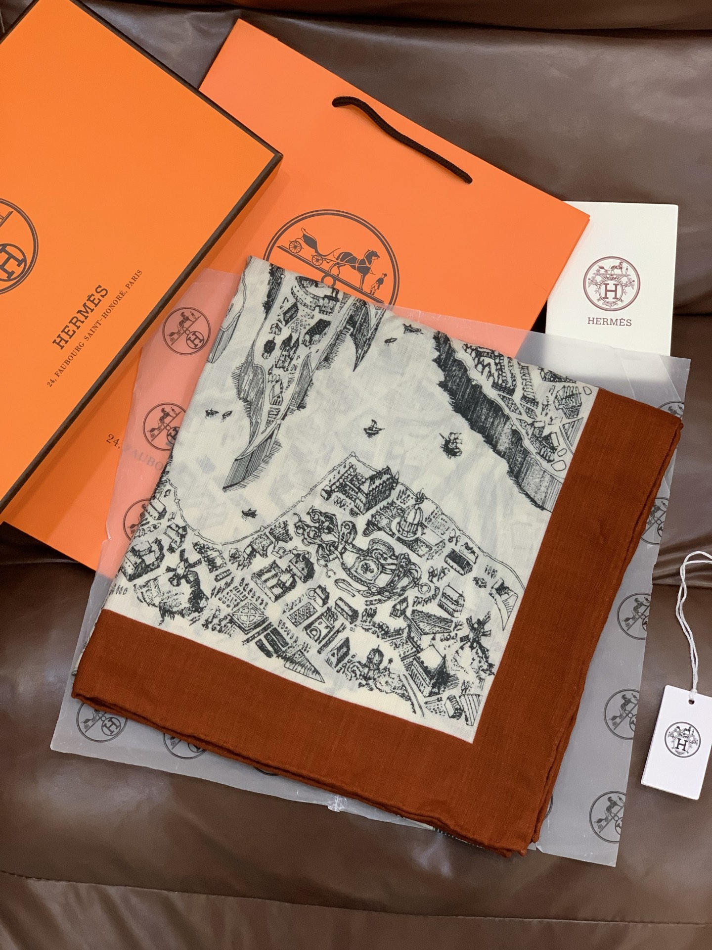 【140顶级丝羊绒双面同色披肩『骏马之城』！！超级气质！！】不仅美有其表，更有好品质与好细节的出彩内质！