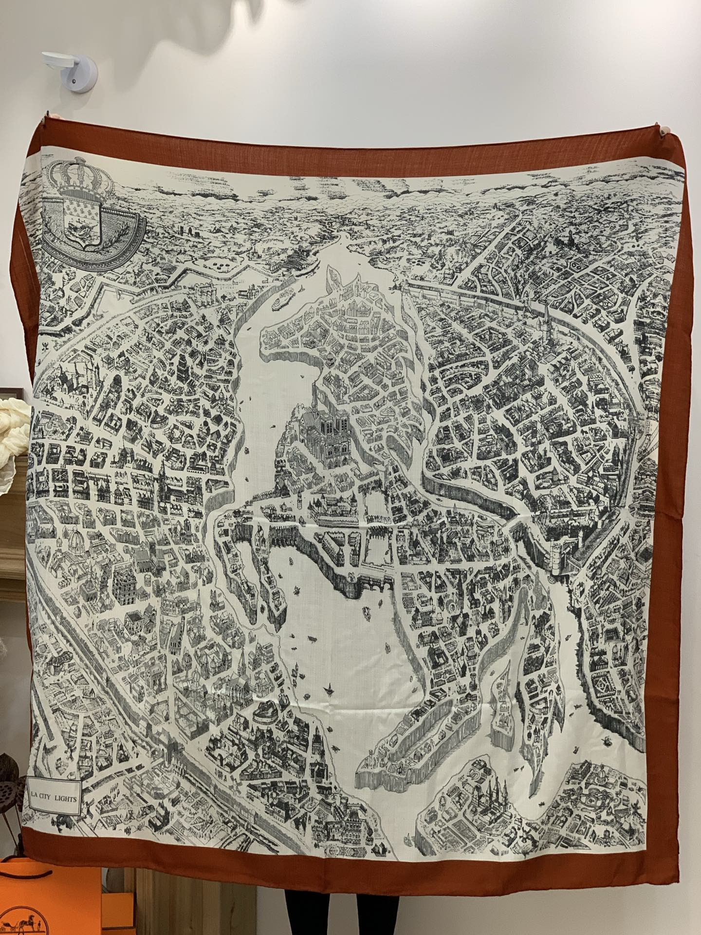 【140顶级丝羊绒双面同色披肩『骏马之城』！！超级气质！！】不仅美有其表，更有好品质与好细节的出彩内质！