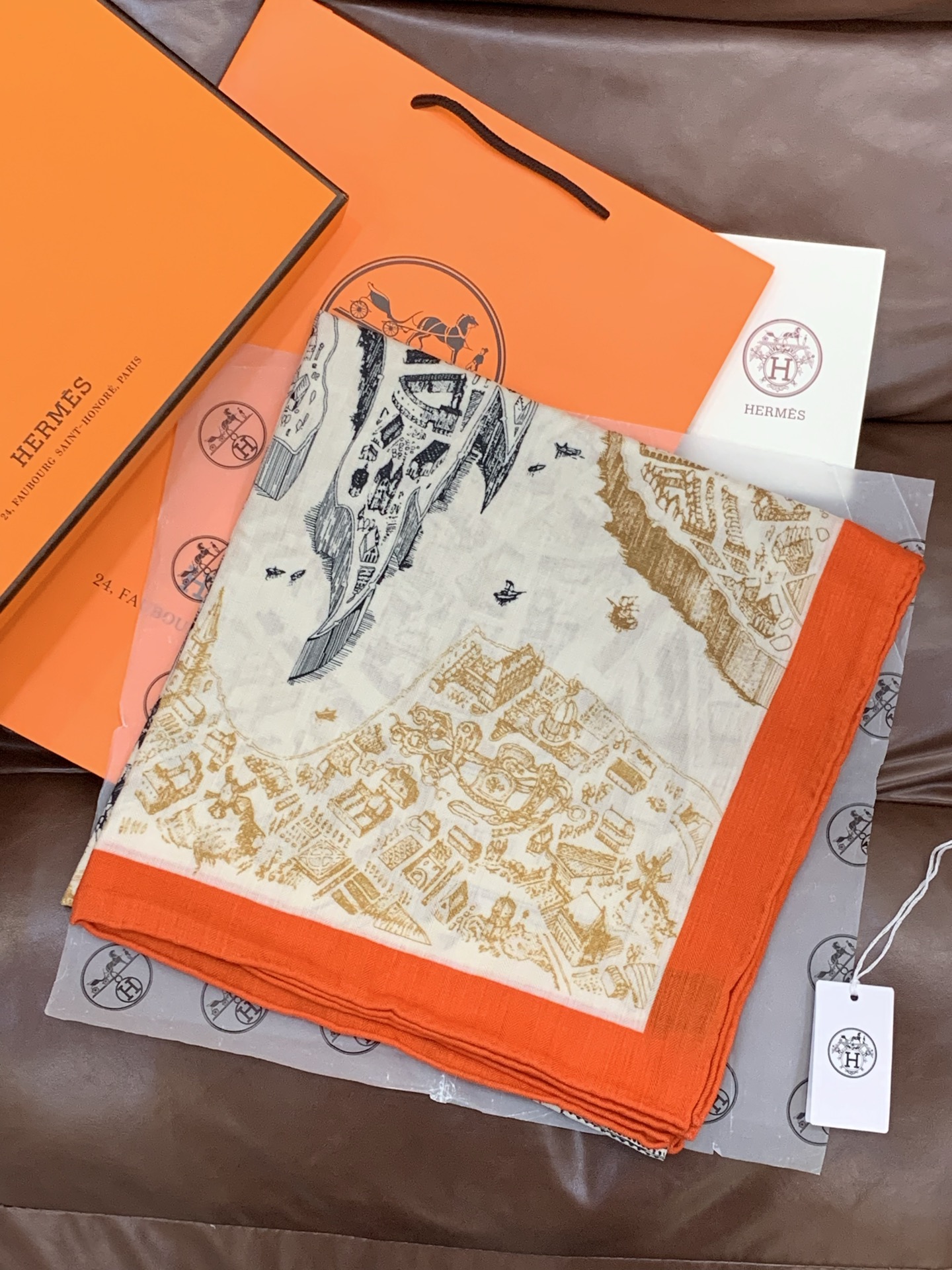 【140顶级丝羊绒双面同色披肩『骏马之城』！！超级气质！！】不仅美有其表，更有好品质与好细节的出彩内质！