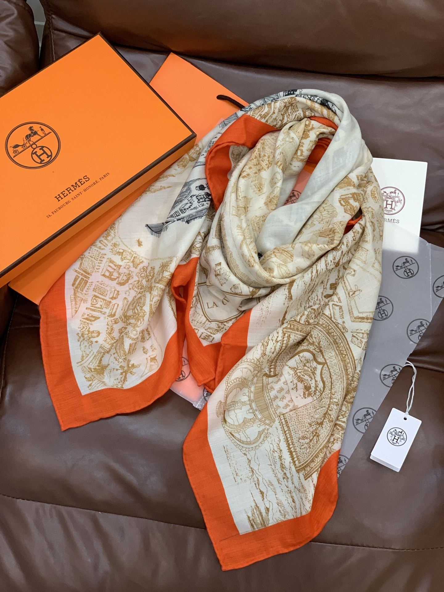 【140顶级丝羊绒双面同色披肩『骏马之城』！！超级气质！！】不仅美有其表，更有好品质与好细节的出彩内质！