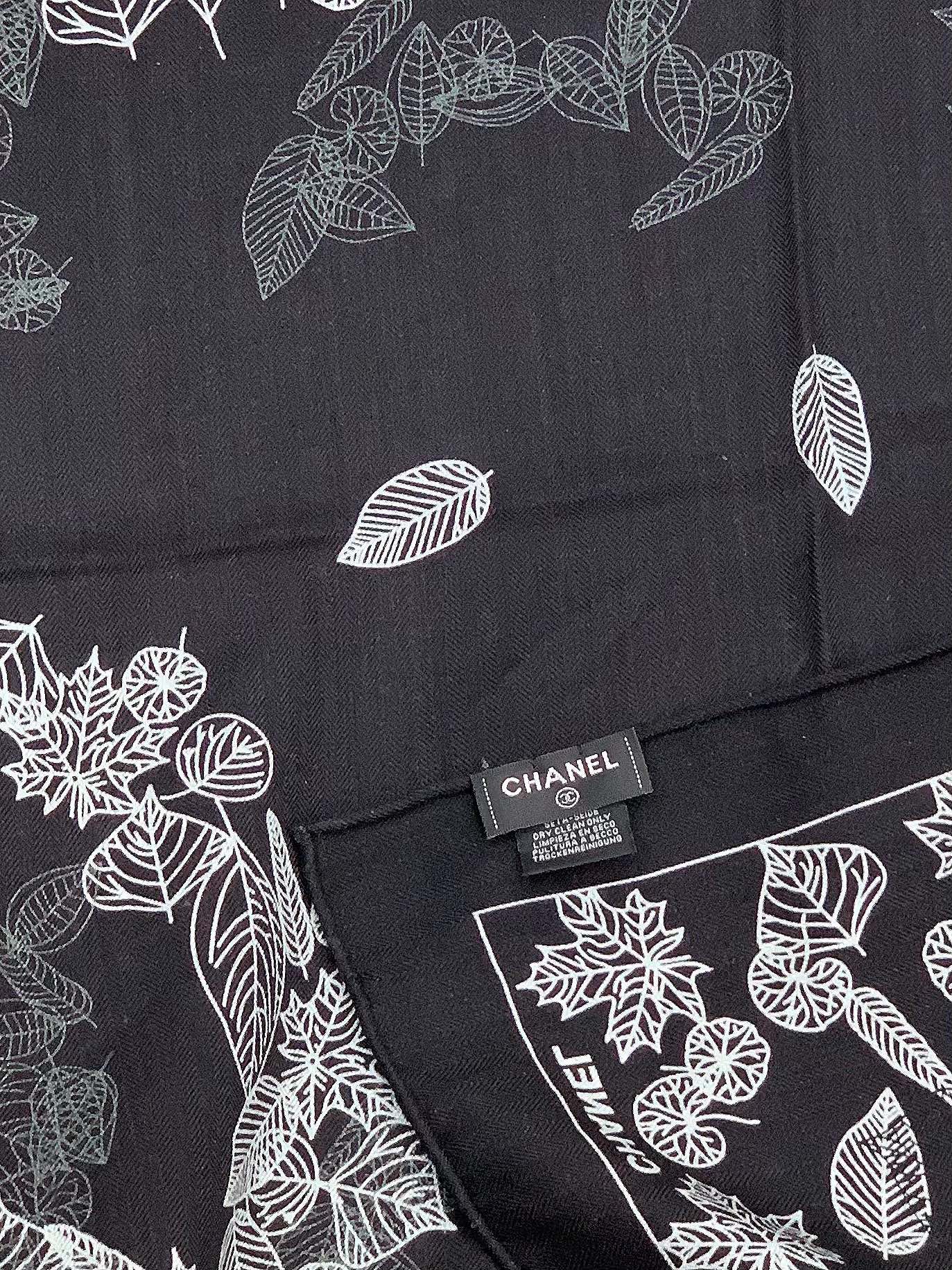 2025秋冬高级成衣系列～Chanel 【140双面同色丝绒披肩】此系列谱写一曲自由轻灵的赞歌本系列作品