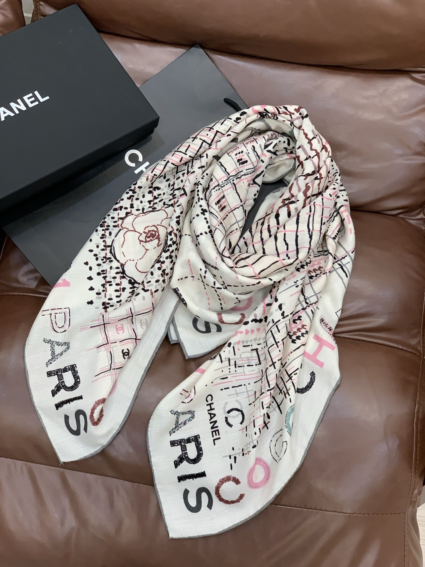 😘新款 💖🌟【康鹏街31号】羊绒方巾‼️抢‼️VIP推荐 ‼️👍下手一定要快【高端 大爱❤️女人尤物 货