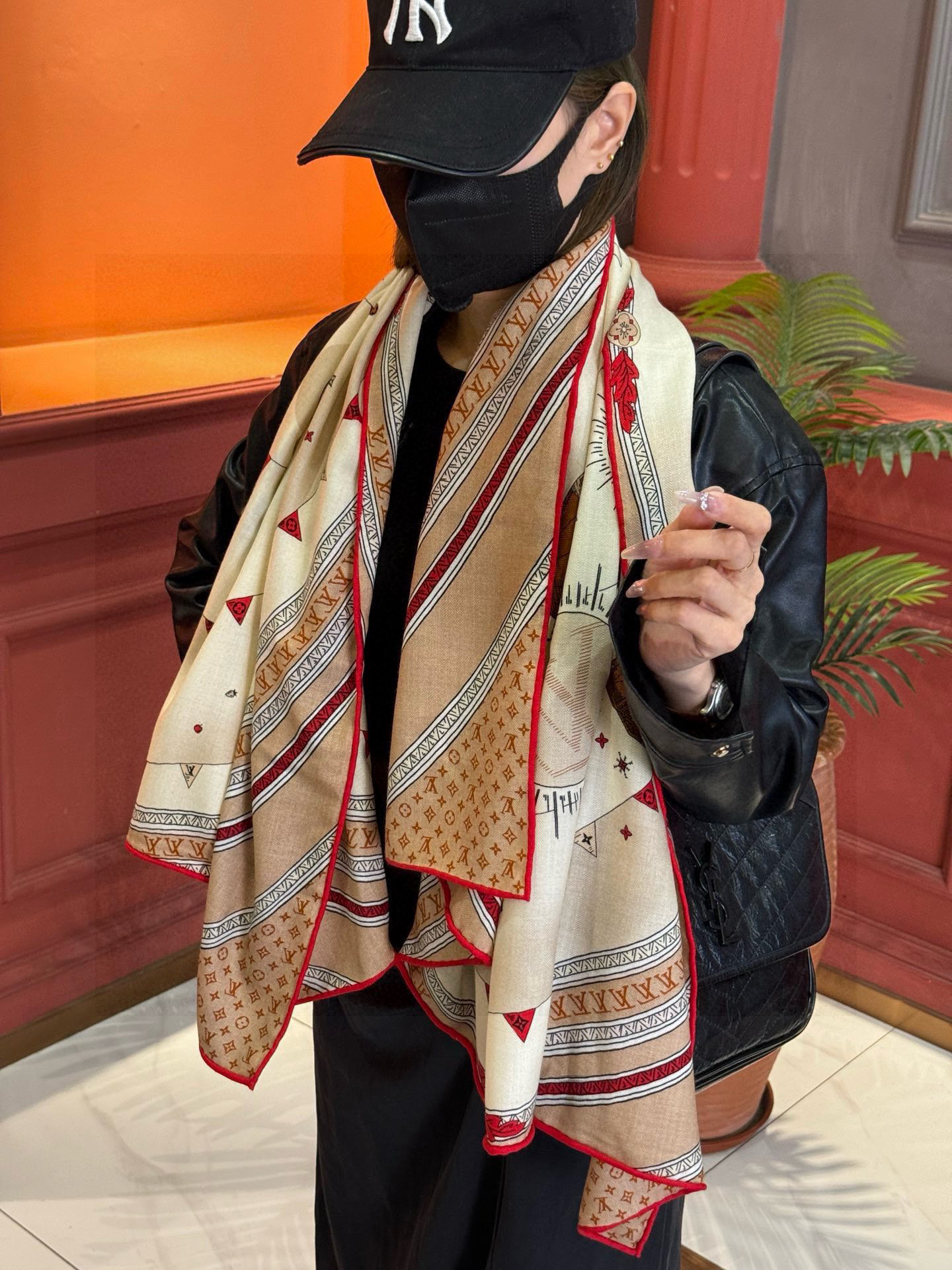 ❄【双面同色】原单Lv140cm丝绒方巾，《热气球》，本款方巾全新加入 U价🉐️ and Away 系列