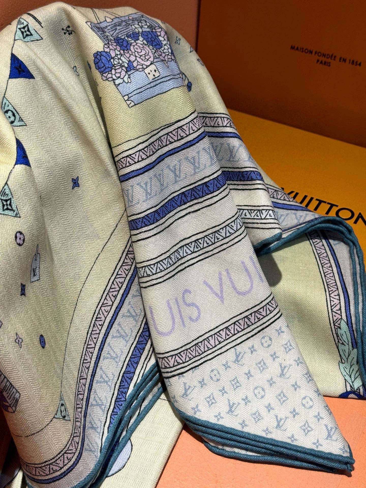 ❄【双面同色】原单Lv140cm丝绒方巾，《热气球》，本款方巾全新加入 U价🉐️ and Away 系列