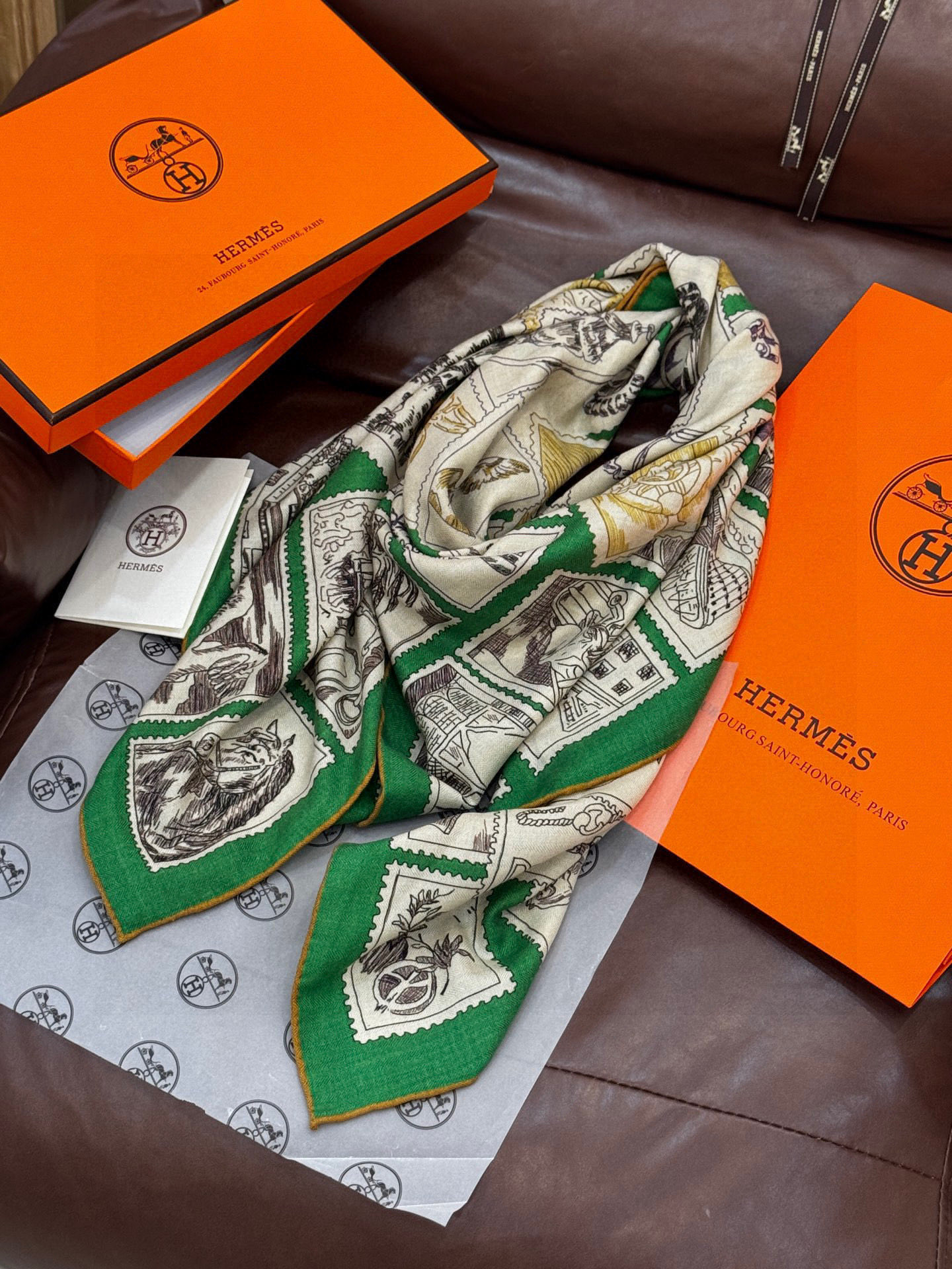 💟2025年秋冬抢先 上新💞【双面同色丝毛绒方巾】手工卷边山羊绒和真丝混纺披肩（70%山羊绒，30%桑蚕