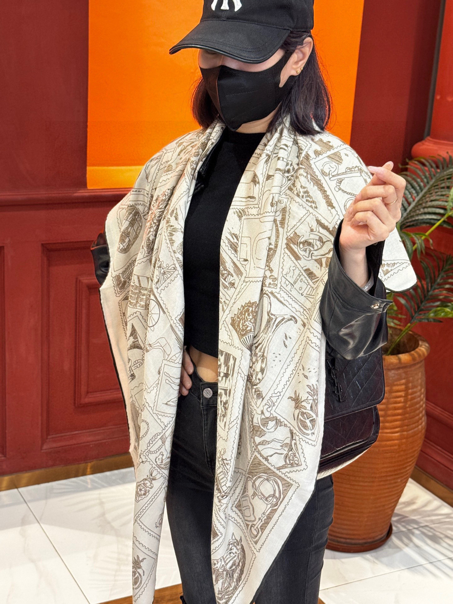 💟2025年秋冬抢先 上新💞【双面同色丝毛绒方巾】手工卷边山羊绒和真丝混纺披肩（70%山羊绒，30%桑蚕