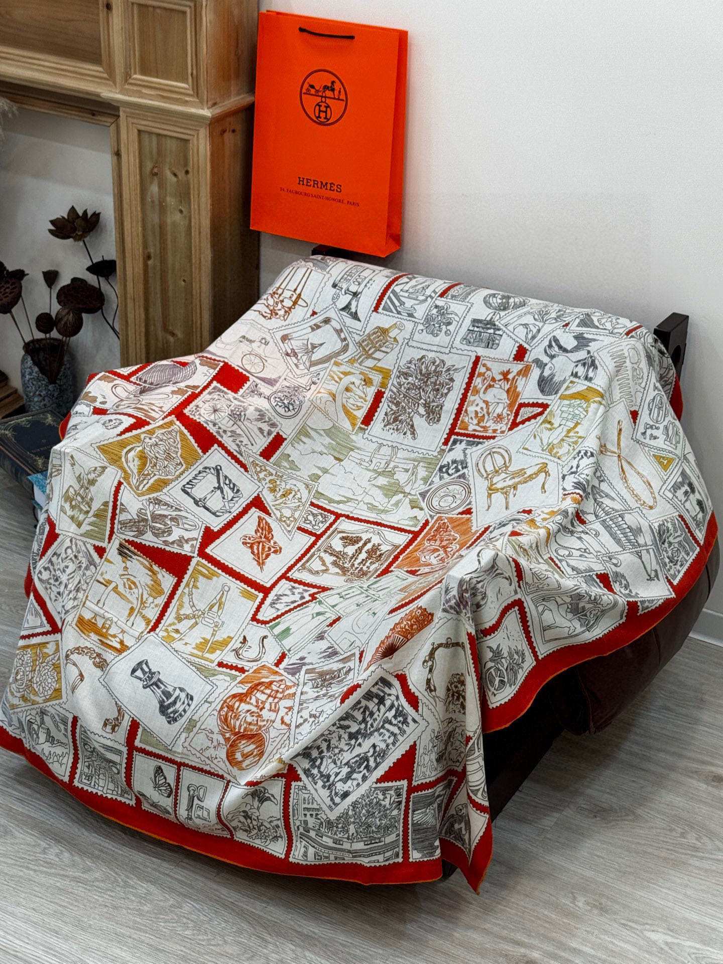 💟2025年秋冬抢先 上新💞【双面同色丝毛绒方巾】手工卷边山羊绒和真丝混纺披肩（70%山羊绒，30%桑蚕