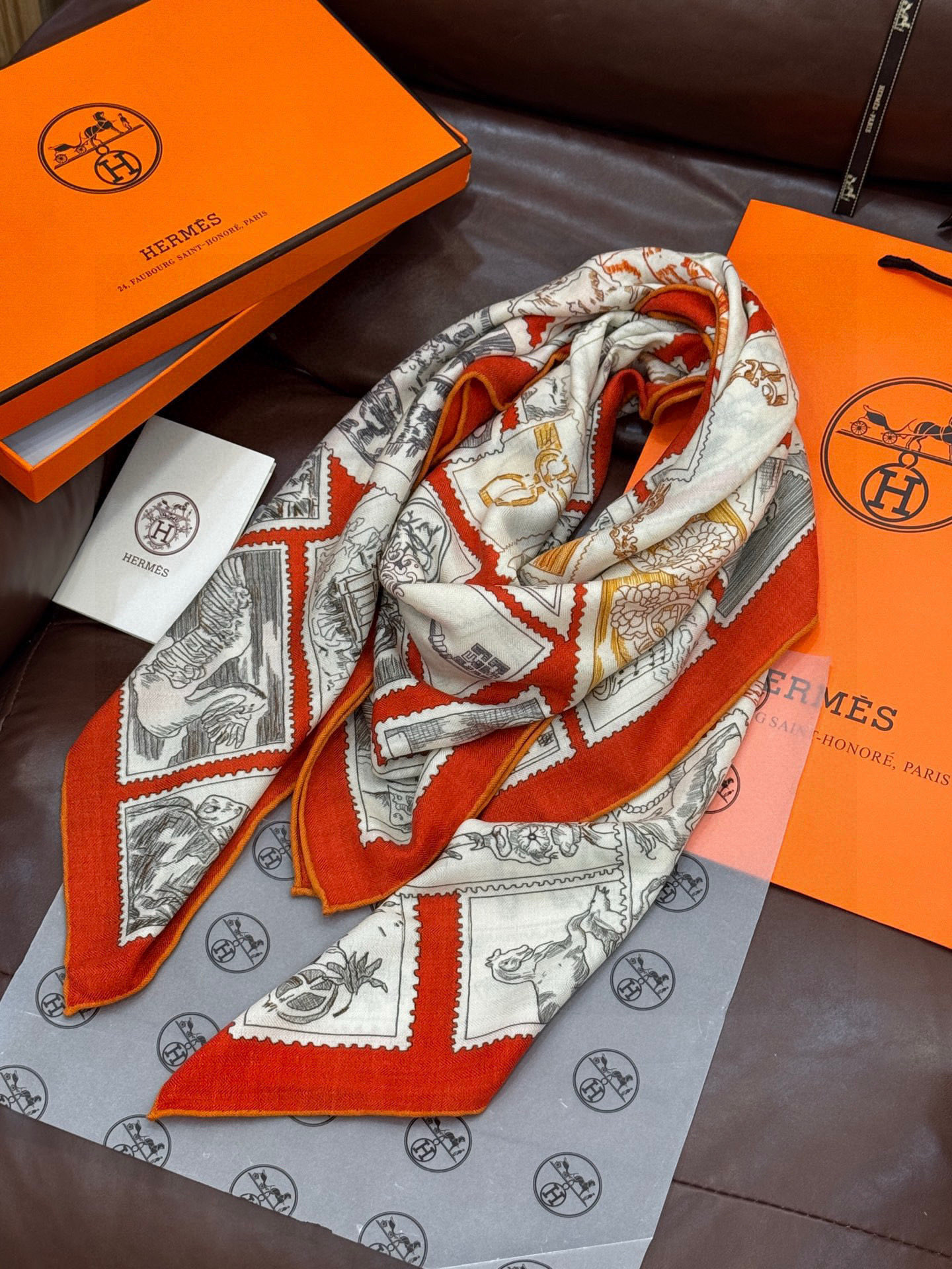 💟2025年秋冬抢先 上新💞【双面同色丝毛绒方巾】手工卷边山羊绒和真丝混纺披肩（70%山羊绒，30%桑蚕