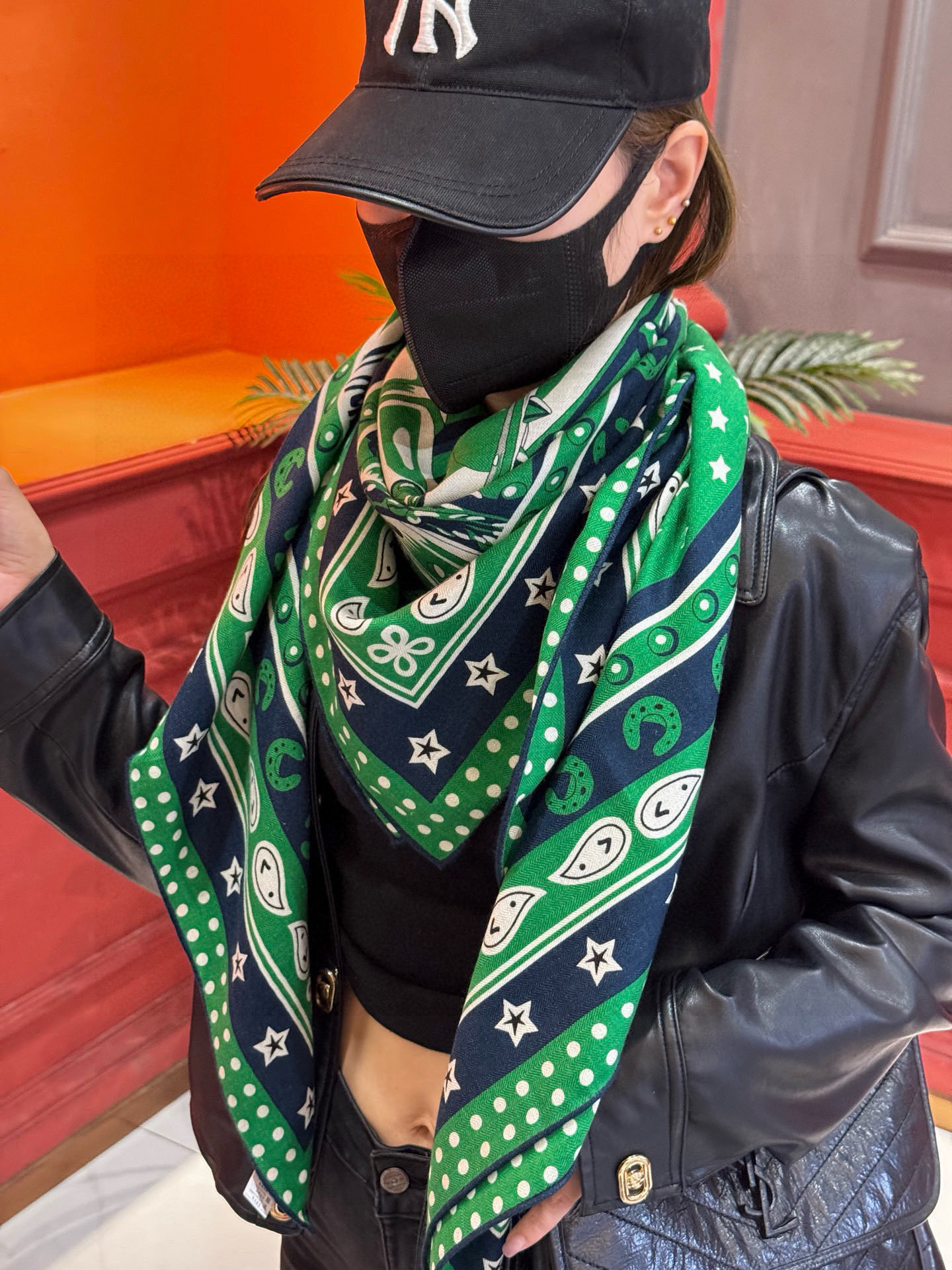 💟羊绒新款🆕👏👏买了都说好看‼️推荐💕爱马仕双面同色羊绒方巾【朋克骏马双面同色140】，顶级工艺超值‼️