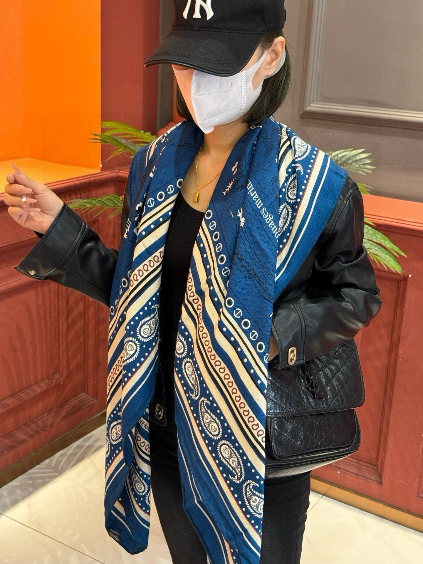 羊绒新款🆕👏👏买了都说好看‼️推荐💕爱马仕双面同色羊绒方巾【水手纹身双面同色140】，顶级工艺超值‼️爱