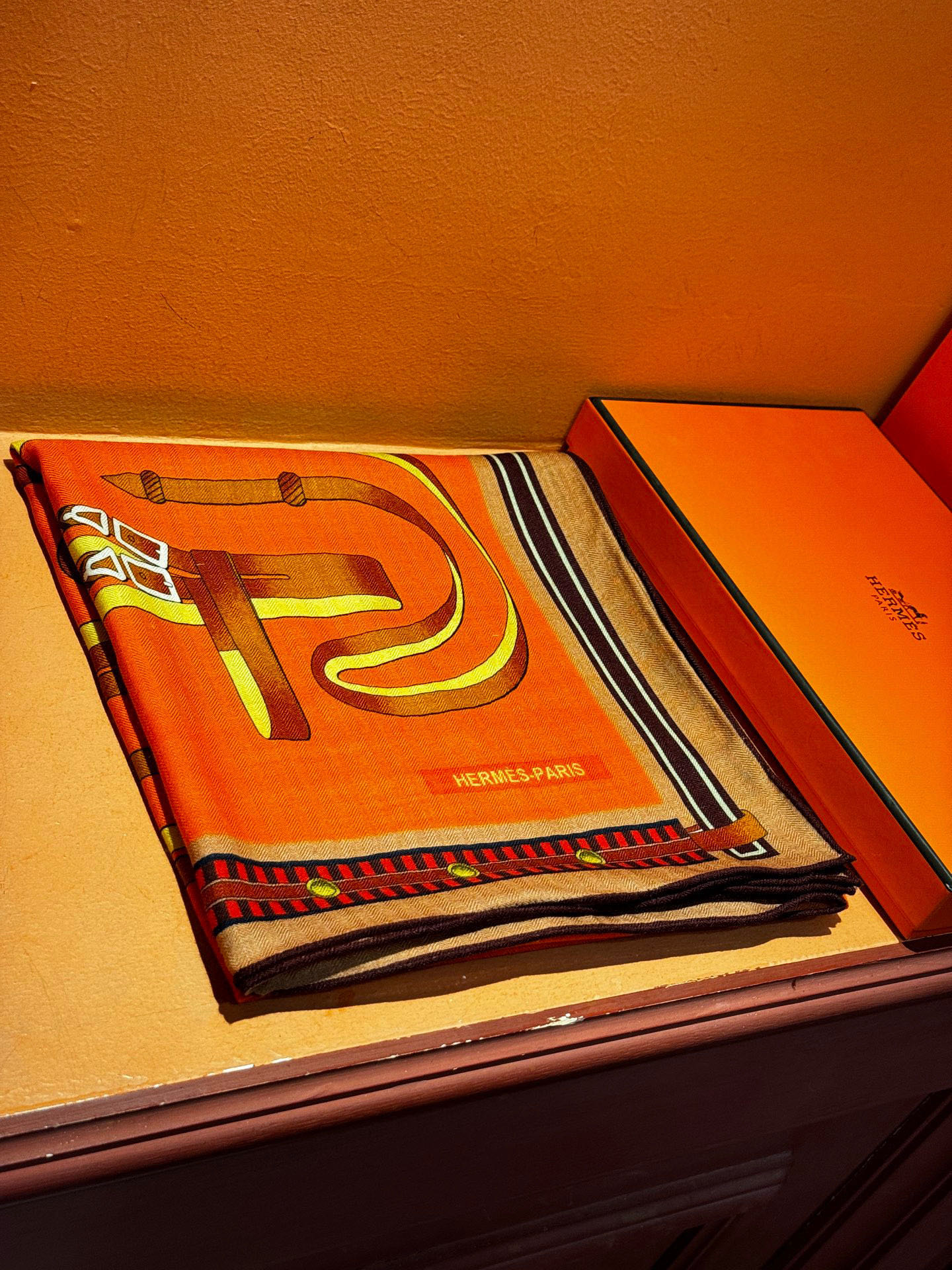 ❄️【双面同色】原单爱马仕140cm丝绒方巾💕 《马术密匙》，十九世纪的商品图录汇集了手工匠们的系列产品