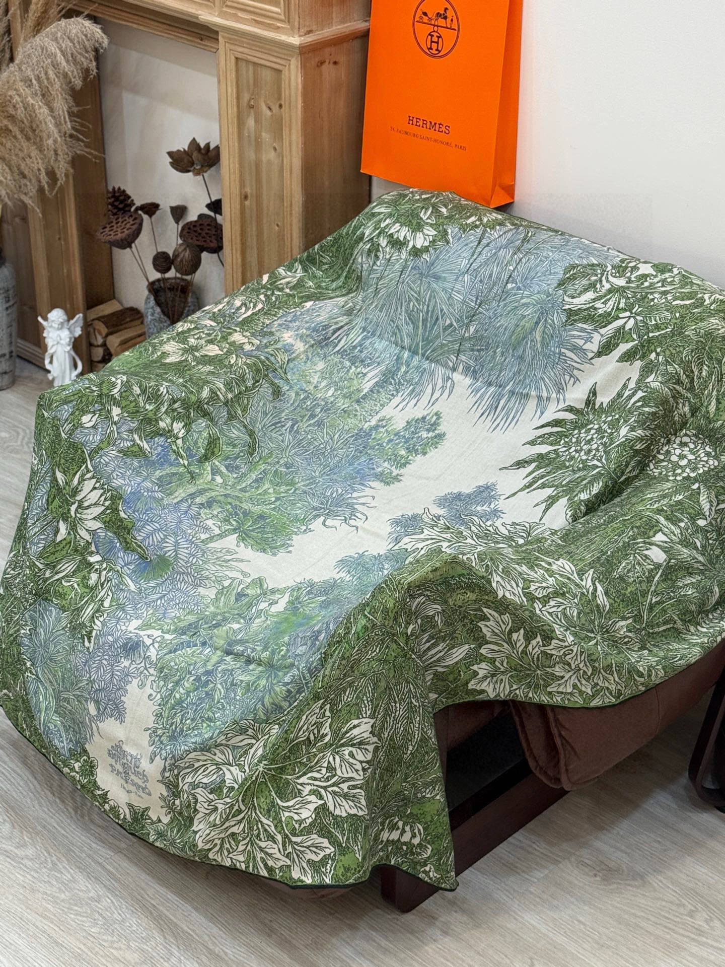 💟2025年秋冬抢先 上新💞【双面同色丝绒方巾】手工卷边山羊绒和真丝混纺披肩（70%山羊绒，30%桑蚕丝