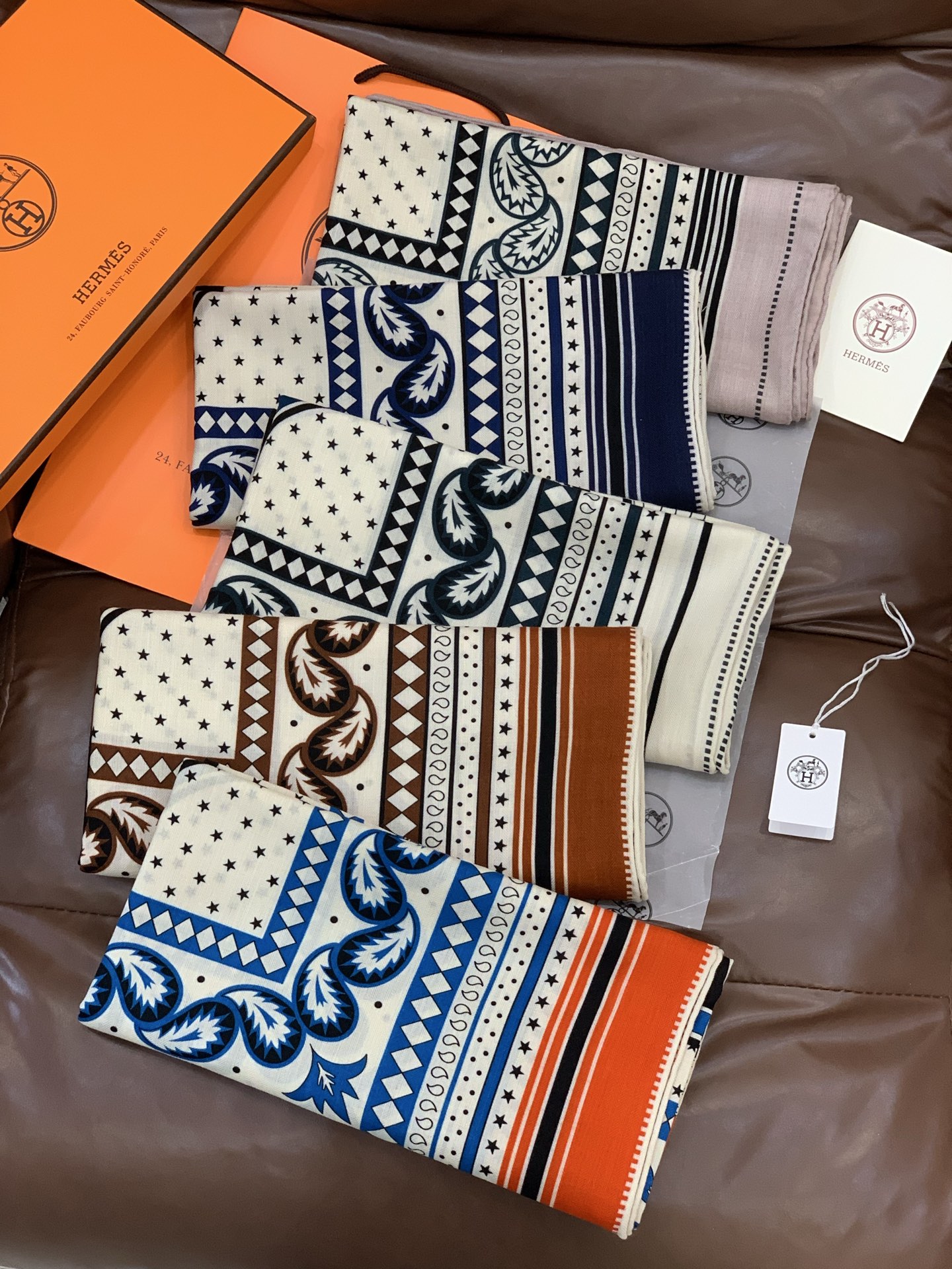 羊绒新款🆕👏👏买了都说好看‼️推荐💕爱马仕双面同色羊绒方巾【双面同色140】，顶级工艺超值‼️爱马仕专柜