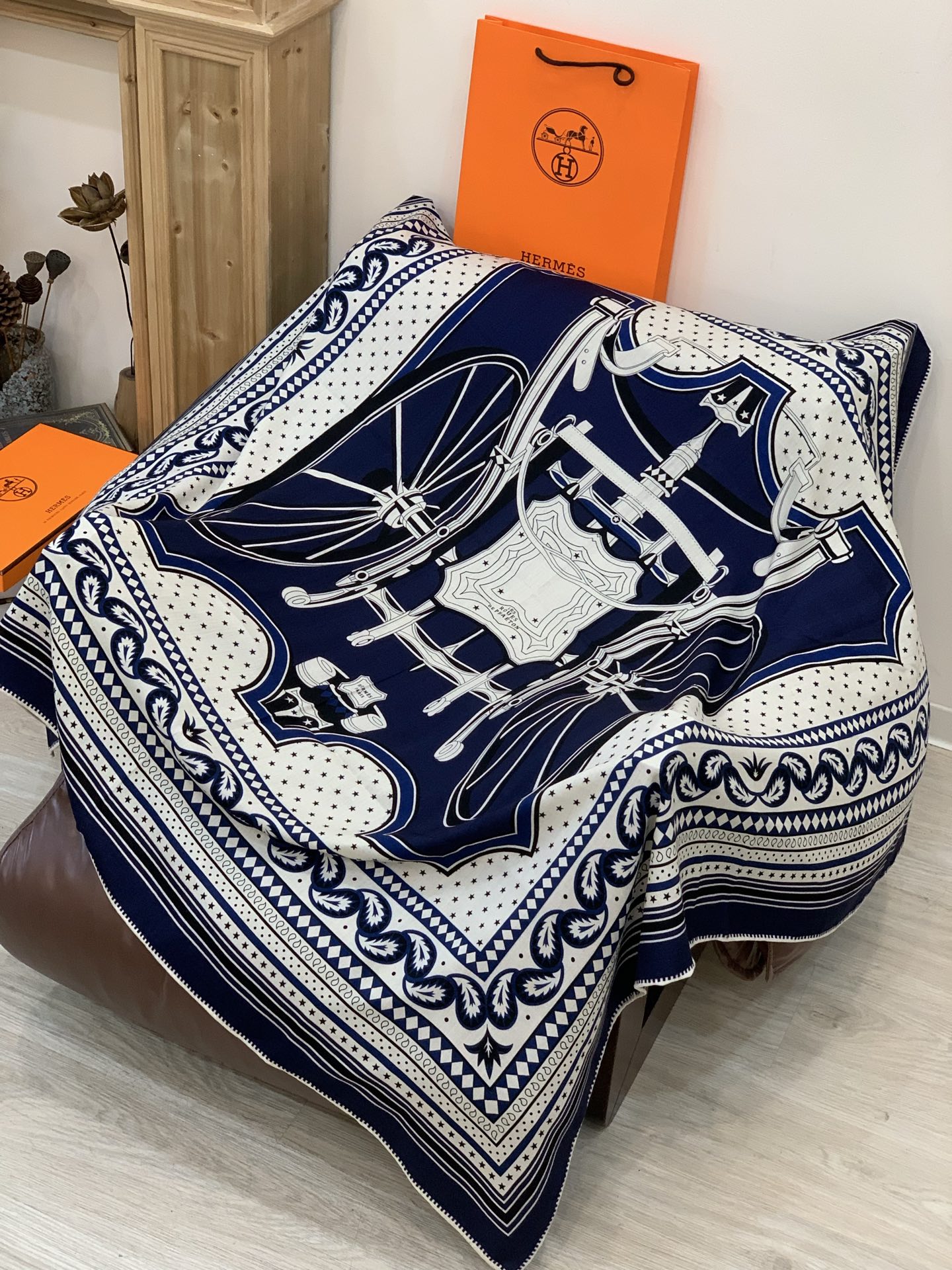 羊绒新款🆕👏👏买了都说好看‼️推荐💕爱马仕双面同色羊绒方巾【双面同色140】，顶级工艺超值‼️爱马仕专柜