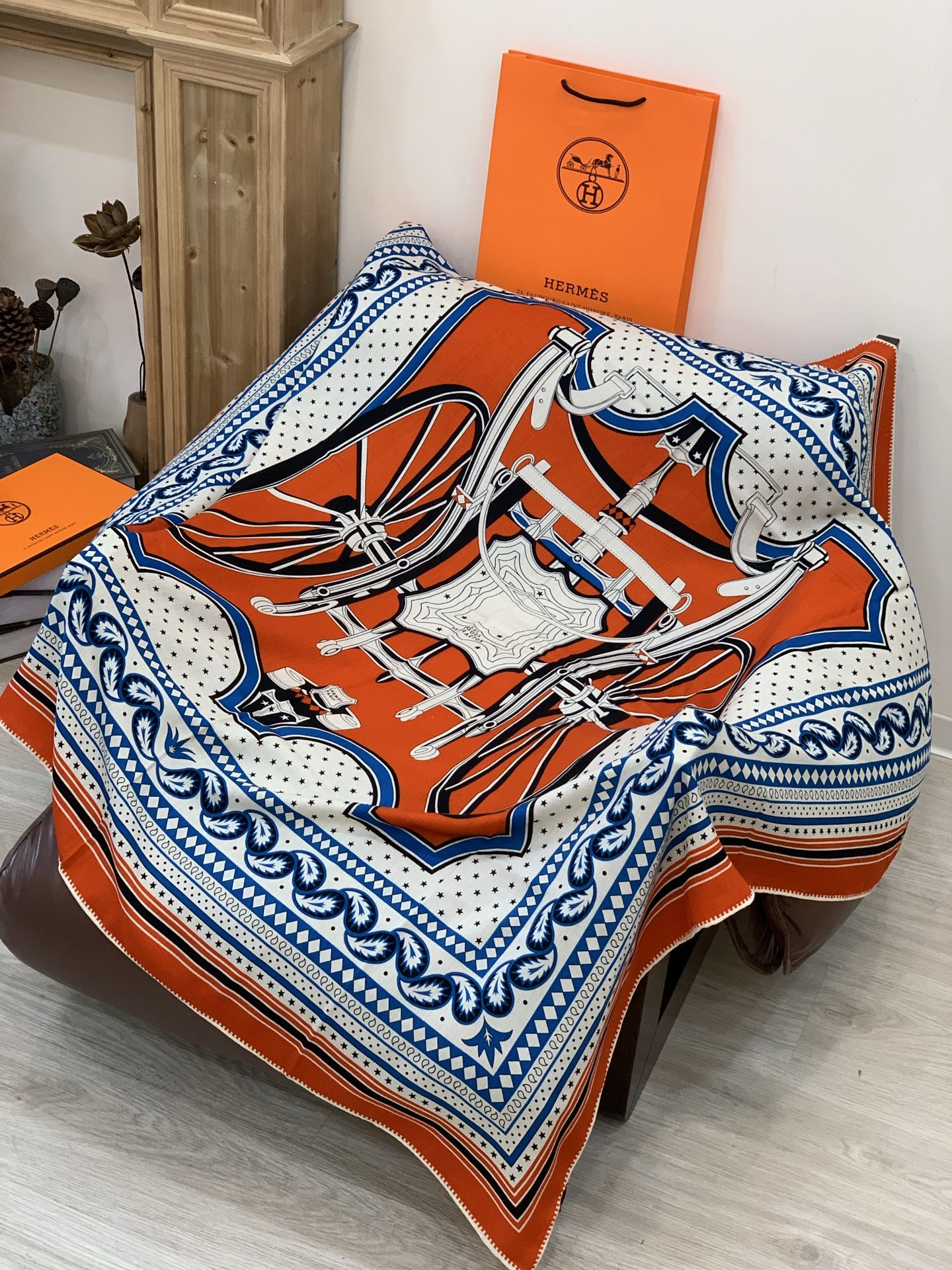 羊绒新款🆕👏👏买了都说好看‼️推荐💕爱马仕双面同色羊绒方巾【双面同色140】，顶级工艺超值‼️爱马仕专柜